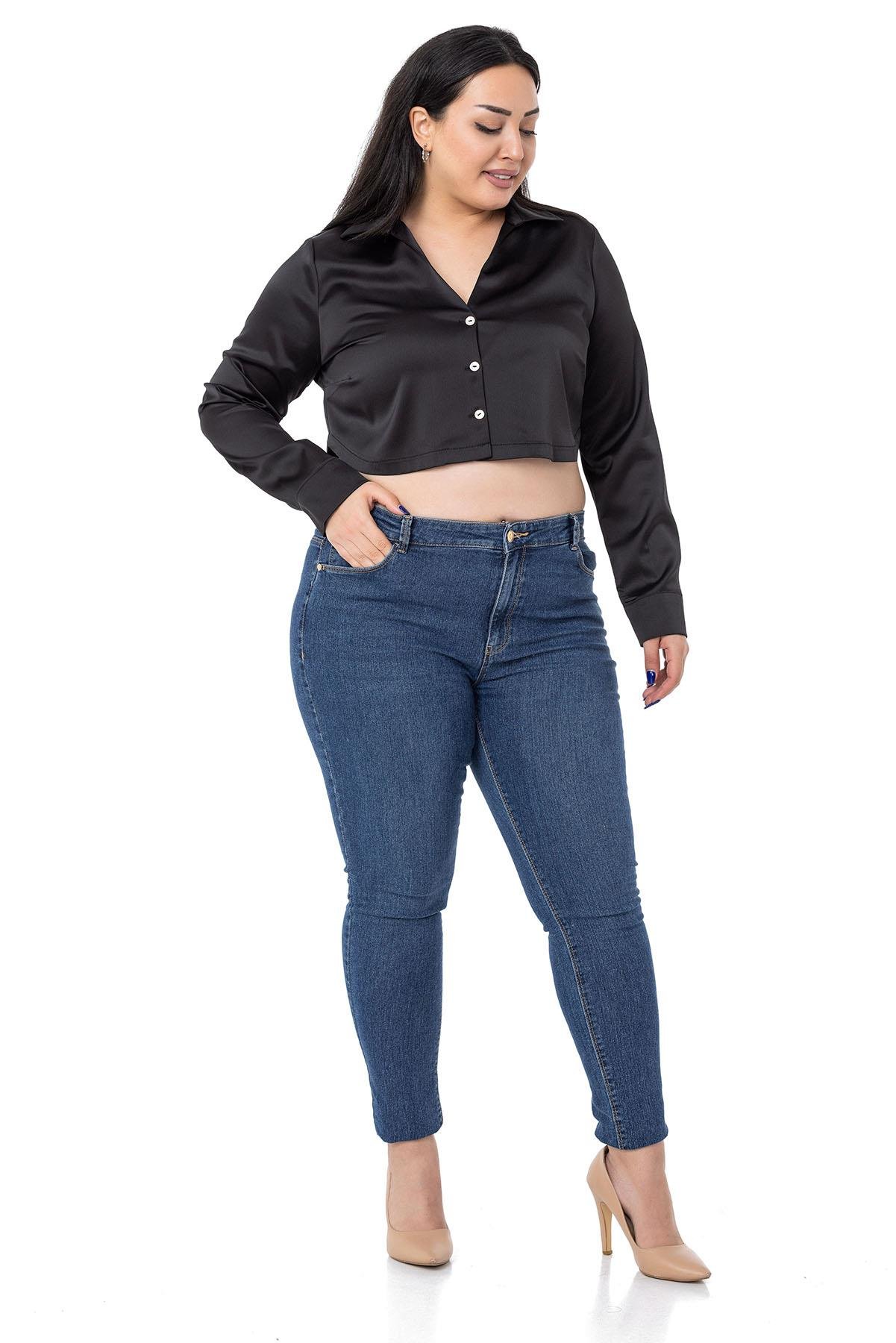 GömlekDISENTIS MODEST GENC BUYUK BEDEN SATEN CROP GOMLEKDISENTIS MODESTBüyük Beden Saten Manşetli Siyah Crop Gömlek