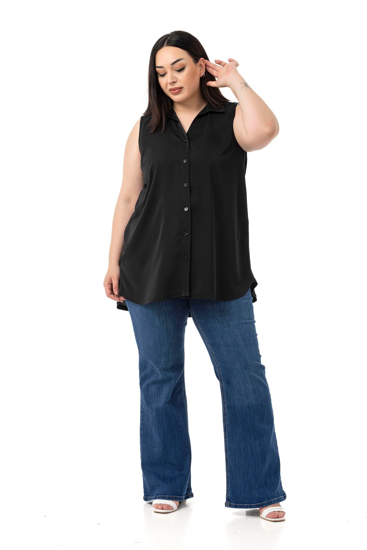 ShirtsDisentis Modest Büyük Beden Sırtta Plikaşe Detaylı Kolsuz Siyah GömlekDISENTIS MODESTBüyük Beden Sırtta Plikaşe Detaylı Kolsuz Siyah Gömlek