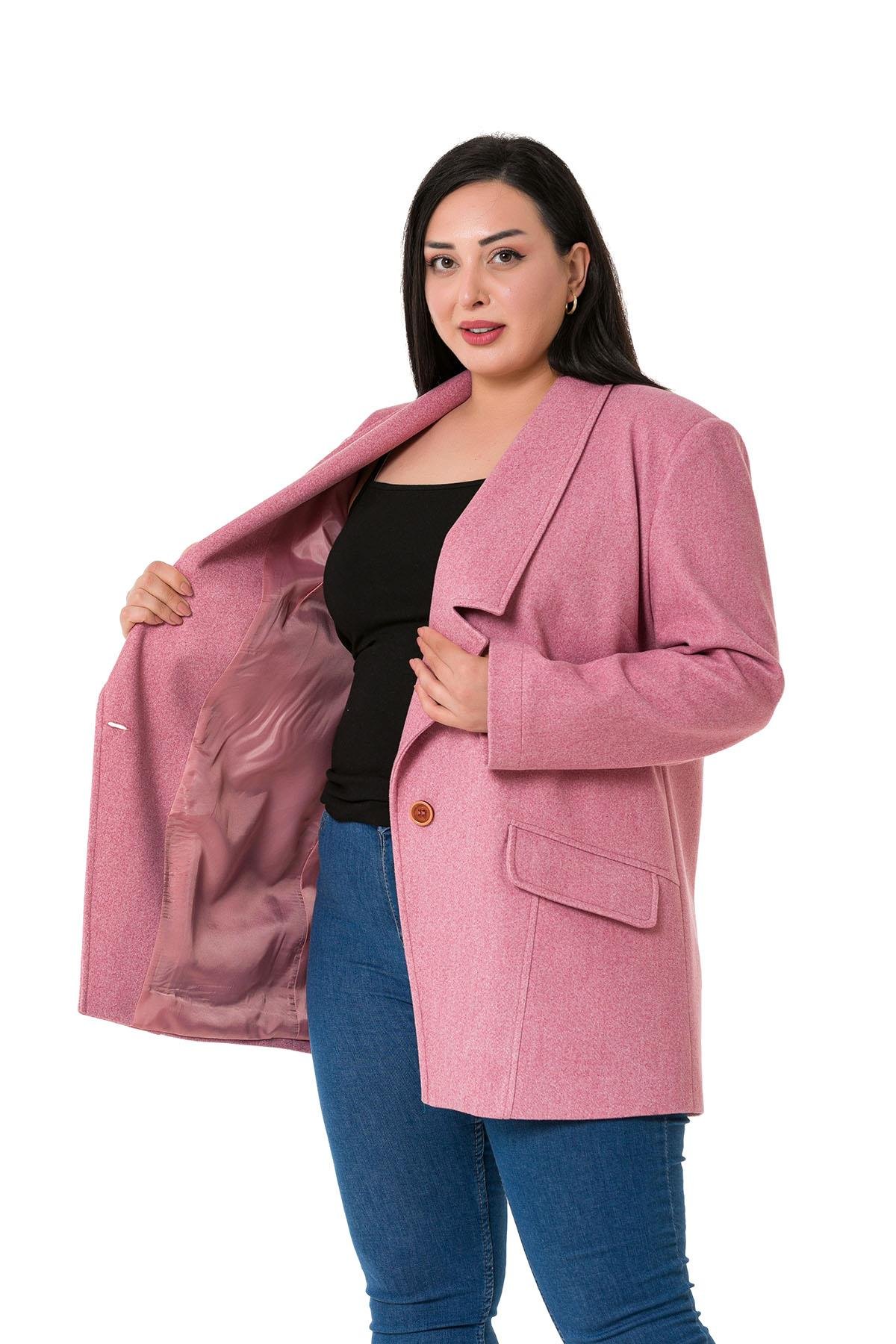 TEK KALANLARDisentis Modest Geniş Yaka Tek Düğmeli Astarlı Kaşe Pembe Ceket DISENTIS MODESTBüyük Beden Geniş Yaka Tek Düğmeli Astarlı Kaşe Pembe Ceket 