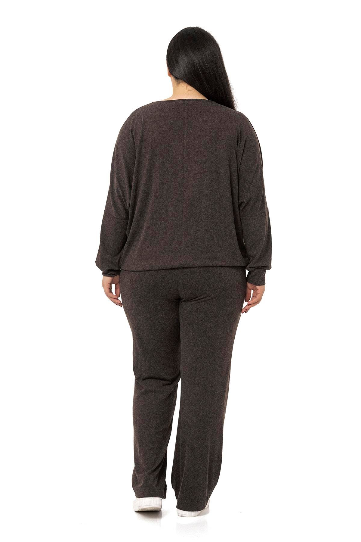 TEK KALANLARDisentis Modest V Yakalı Bluz ve Pantolon Kahverengi İkili TakımDISENTIS MODESTBüyük Beden V Yakalı Bluz ve Pantolon Kahverengi İkili Takım
