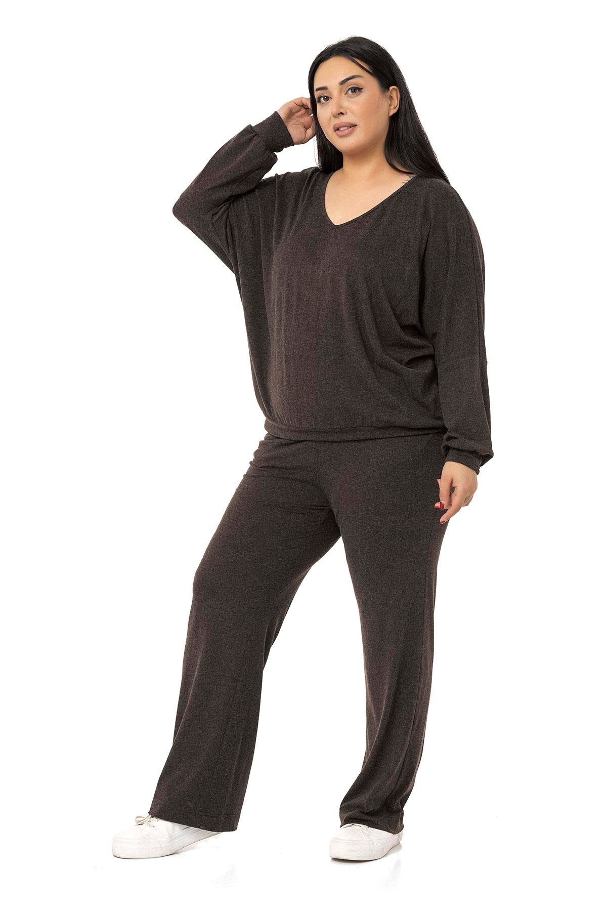 TEK KALANLARDisentis Modest V Yakalı Bluz ve Pantolon Kahverengi İkili TakımDISENTIS MODESTBüyük Beden V Yakalı Bluz ve Pantolon Kahverengi İkili Takım