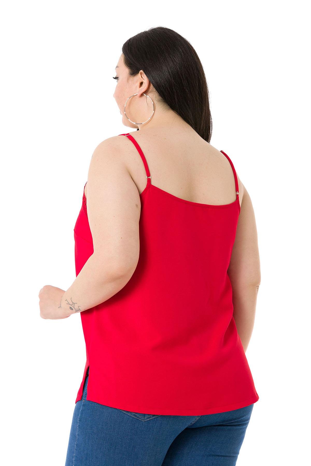 TEK KALANLARDisentis Modest Yakası Dantelli Ayarlanabilir Askılı Yanı Yırtmaçlı Kırmızı BluzDISENTIS MODESTBüyük Beden Yakası Dantelli Ayarlanabilir Askılı Yanı Yırtmaçlı Kırmızı Bluz