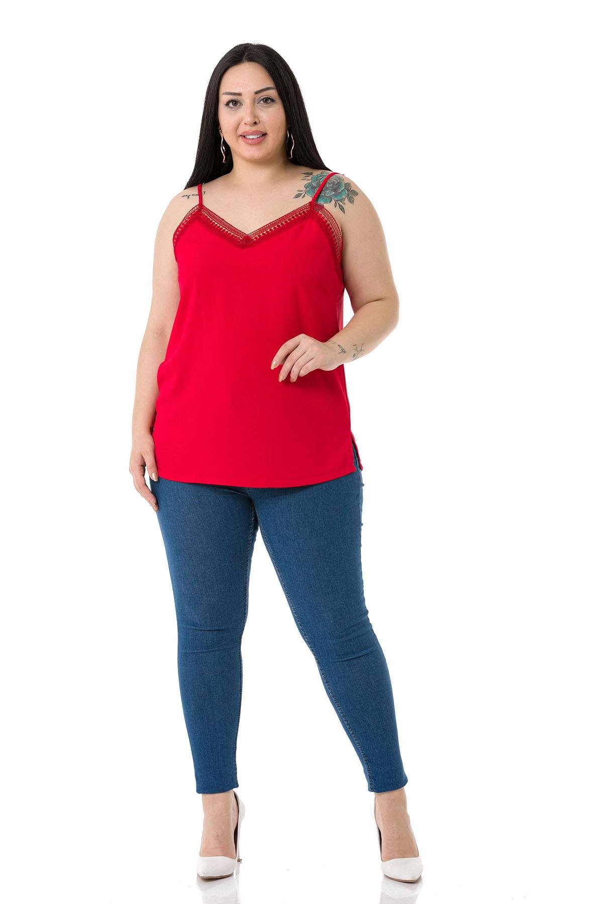 TEK KALANLARDisentis Modest Yakası Dantelli Ayarlanabilir Askılı Yanı Yırtmaçlı Kırmızı BluzDISENTIS MODESTBüyük Beden Yakası Dantelli Ayarlanabilir Askılı Yanı Yırtmaçlı Kırmızı Bluz