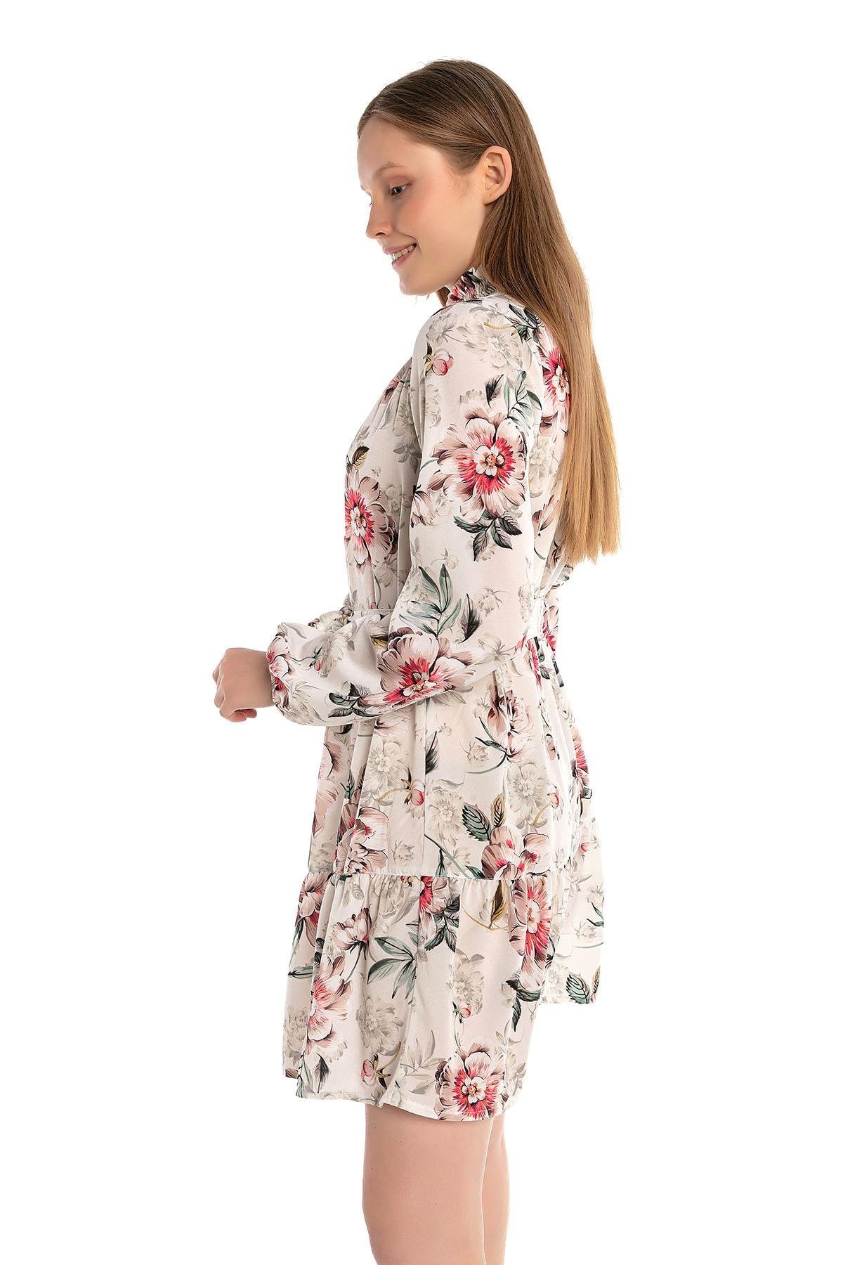 TEK KALANLARDisentis Modest Yakası Gipeli Beli Kuşaklı Beyaz ElbiseDISENTIS MODESTYakası Gipeli Beli Kuşaklı Beyaz Elbise