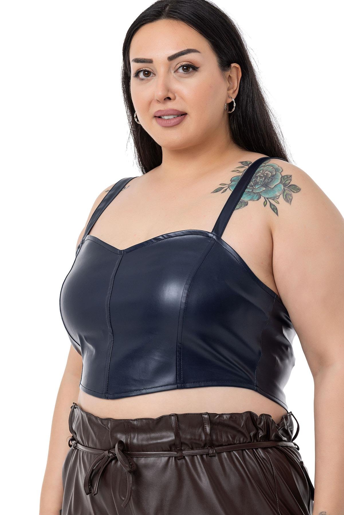 TopsDISENTIS DERI BUSTIYER CROP TOP DISENTIS MODEST GENC BUYUK BEDENDISENTIS MODESTBüyük Beden Ayarlanabilir İnce Askılı Crop Deri Lacivert Büstiyer