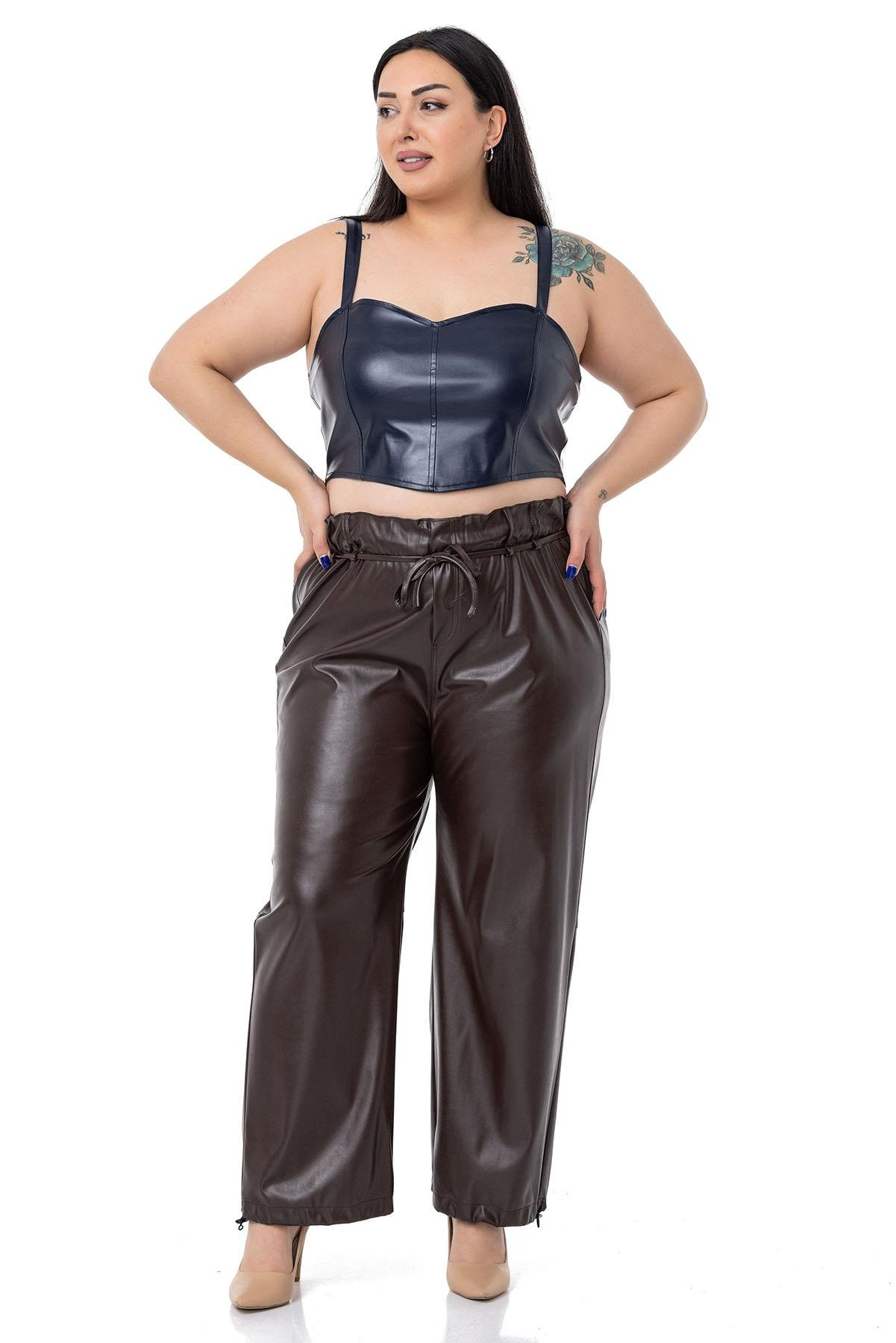 TopsDISENTIS DERI BUSTIYER CROP TOP DISENTIS MODEST GENC BUYUK BEDENDISENTIS MODESTBüyük Beden Ayarlanabilir İnce Askılı Crop Deri Lacivert Büstiyer
