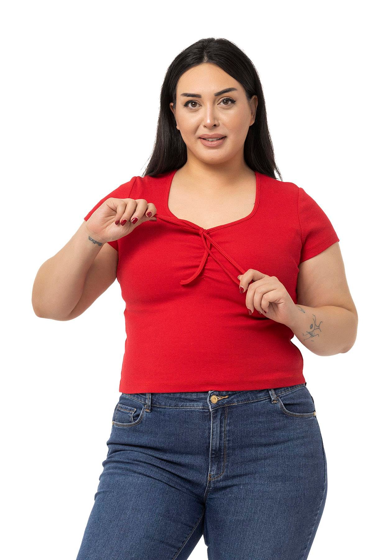 TopDISENTIS DISENTIS MODEST, GENC BUYUK BEDEN, BODY, KASKORSE BODYDISENTIS MODESTBüyük Beden Yarım Kollu Göğüste Bağcık Detaylı Kaşkorse Kırmızı Body