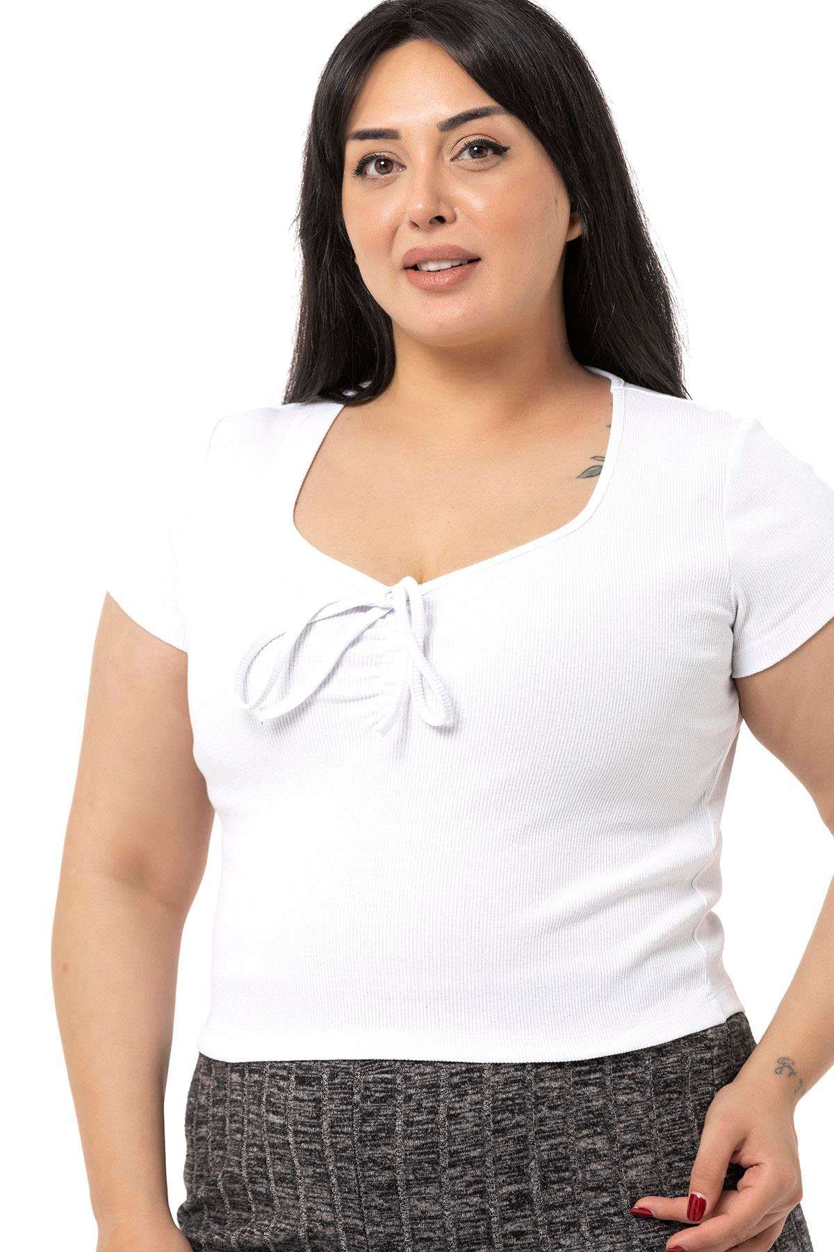 TopsDISENTIS DISENTIS MODEST, GENC BUYUK BEDEN, BODY, KASKORSE BODYDISENTIS MODESTBüyük Beden Yarım Kollu Göğüste Bağcık Detaylı Kaşkorse Beyaz Body