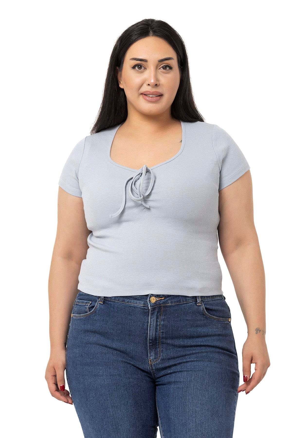 TopDISENTIS DISENTIS MODEST, GENC BUYUK BEDEN, BODY, KASKORSE BODYDISENTIS MODESTBüyük Beden Yarım Kollu Göğüste Bağcık Detaylı Kaşkorse Gri Body