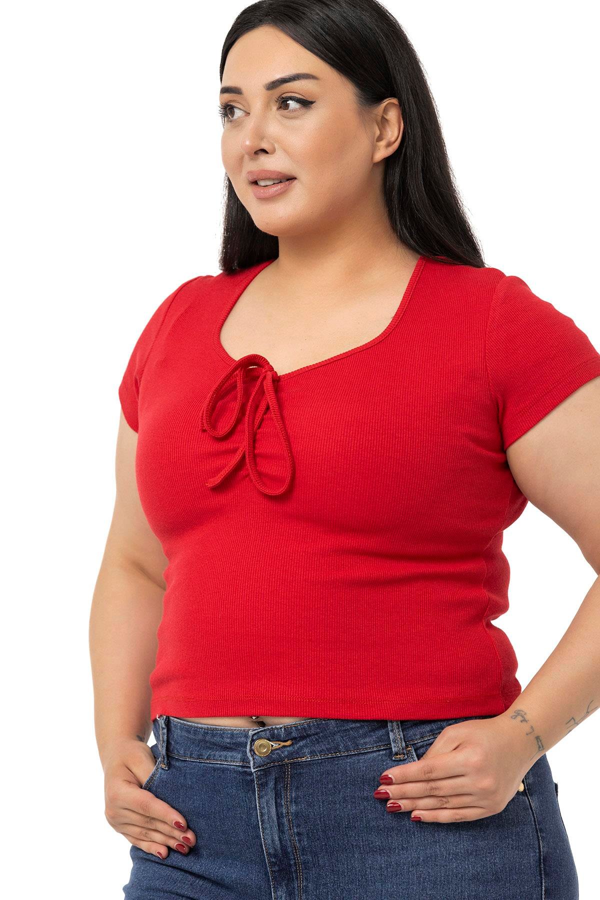 TopDISENTIS DISENTIS MODEST, GENC BUYUK BEDEN, BODY, KASKORSE BODYDISENTIS MODESTBüyük Beden Yarım Kollu Göğüste Bağcık Detaylı Kaşkorse Kırmızı Body