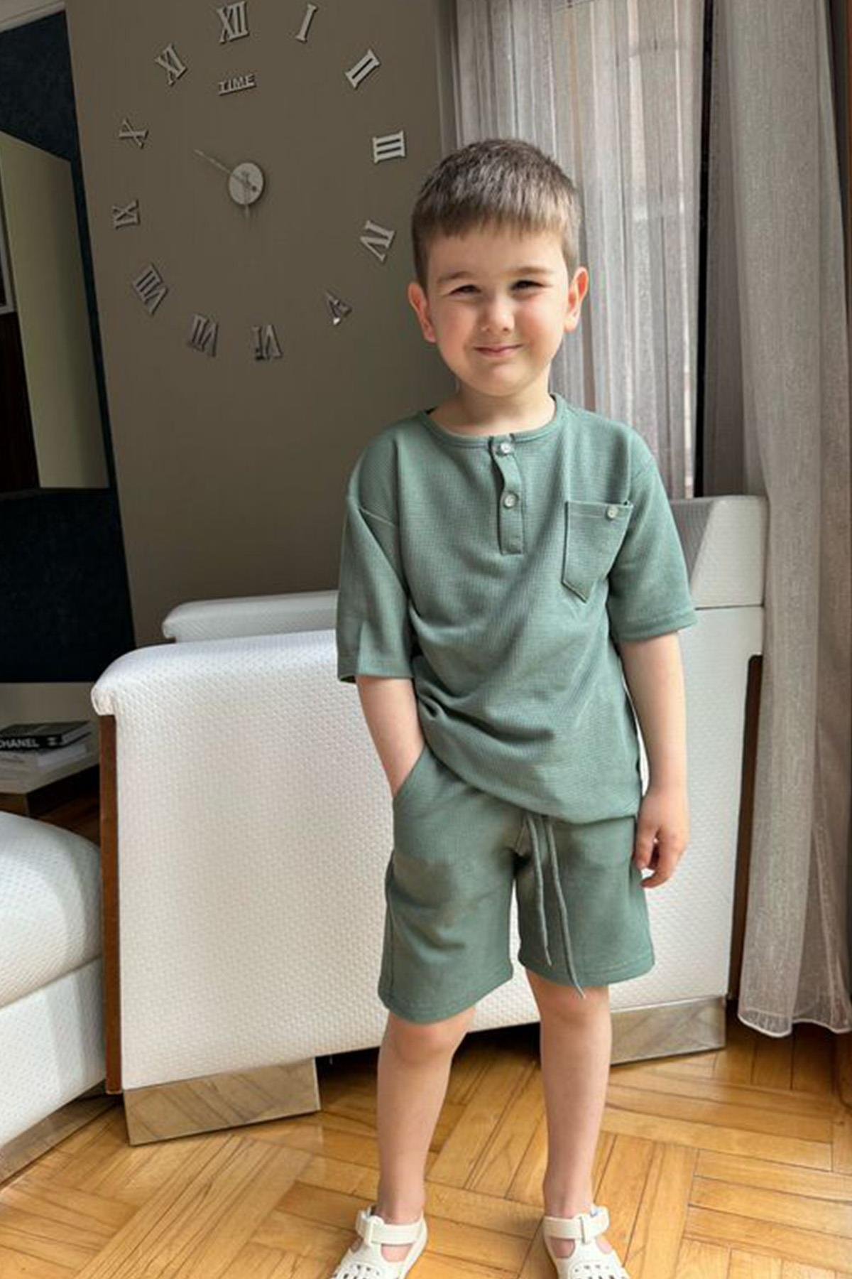 Düğmeli Şortlu Takım
