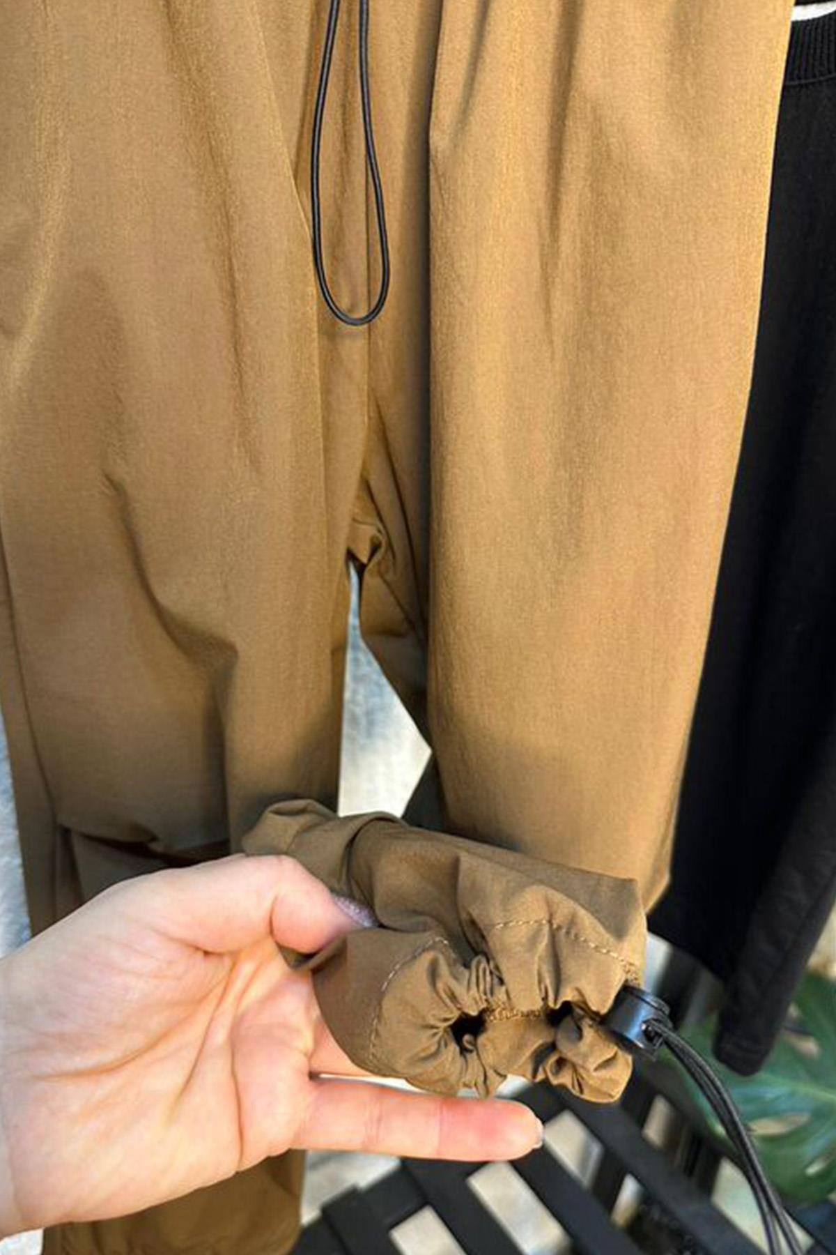 Paraşüt Kumaş Pantolon Taba