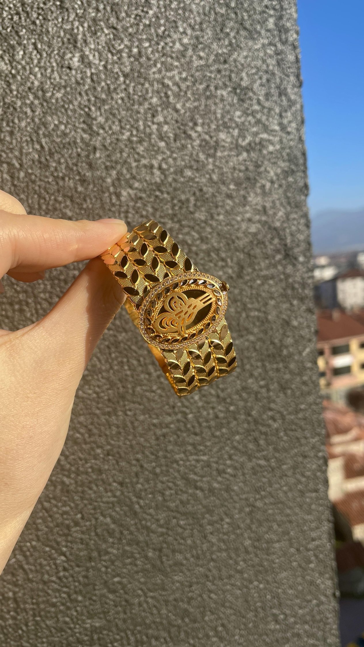 Üç Sıra Başak Desenli Taşlı Altın Kelepçe Bilezik