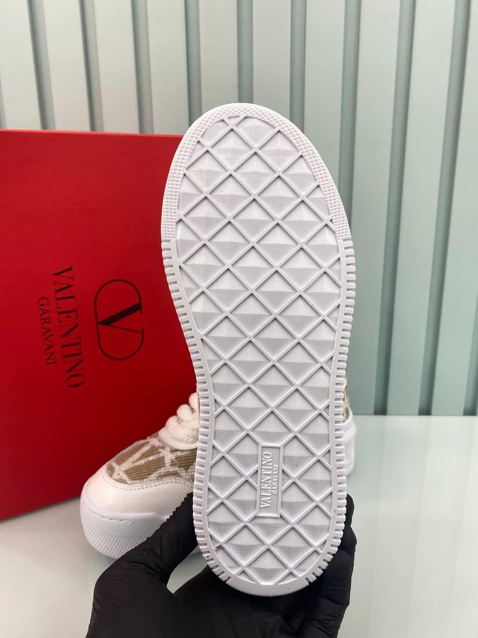 İTHAL VLNTİNO BEJ SNEAKERS