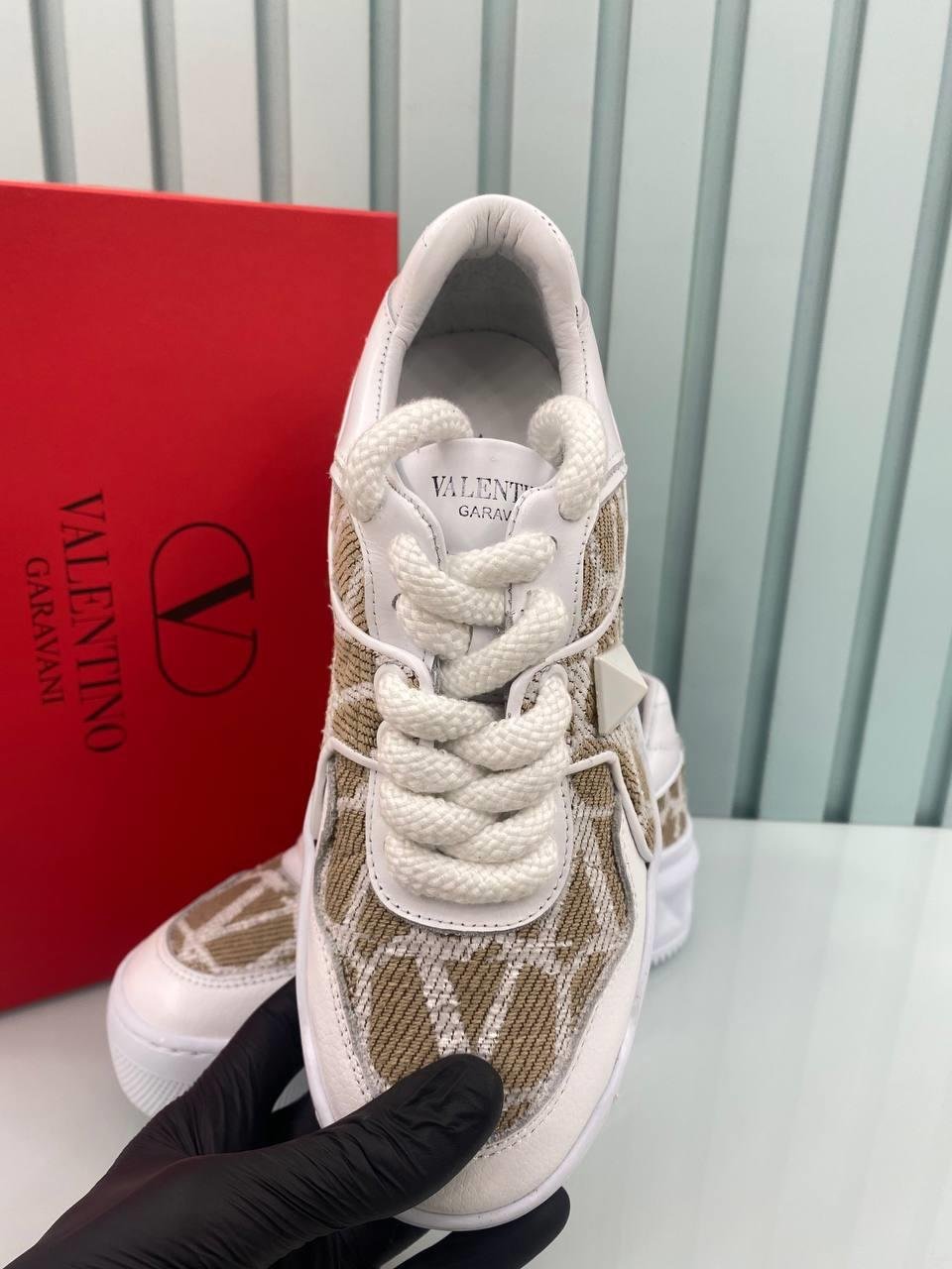 İTHAL VLNTİNO BEJ SNEAKERS