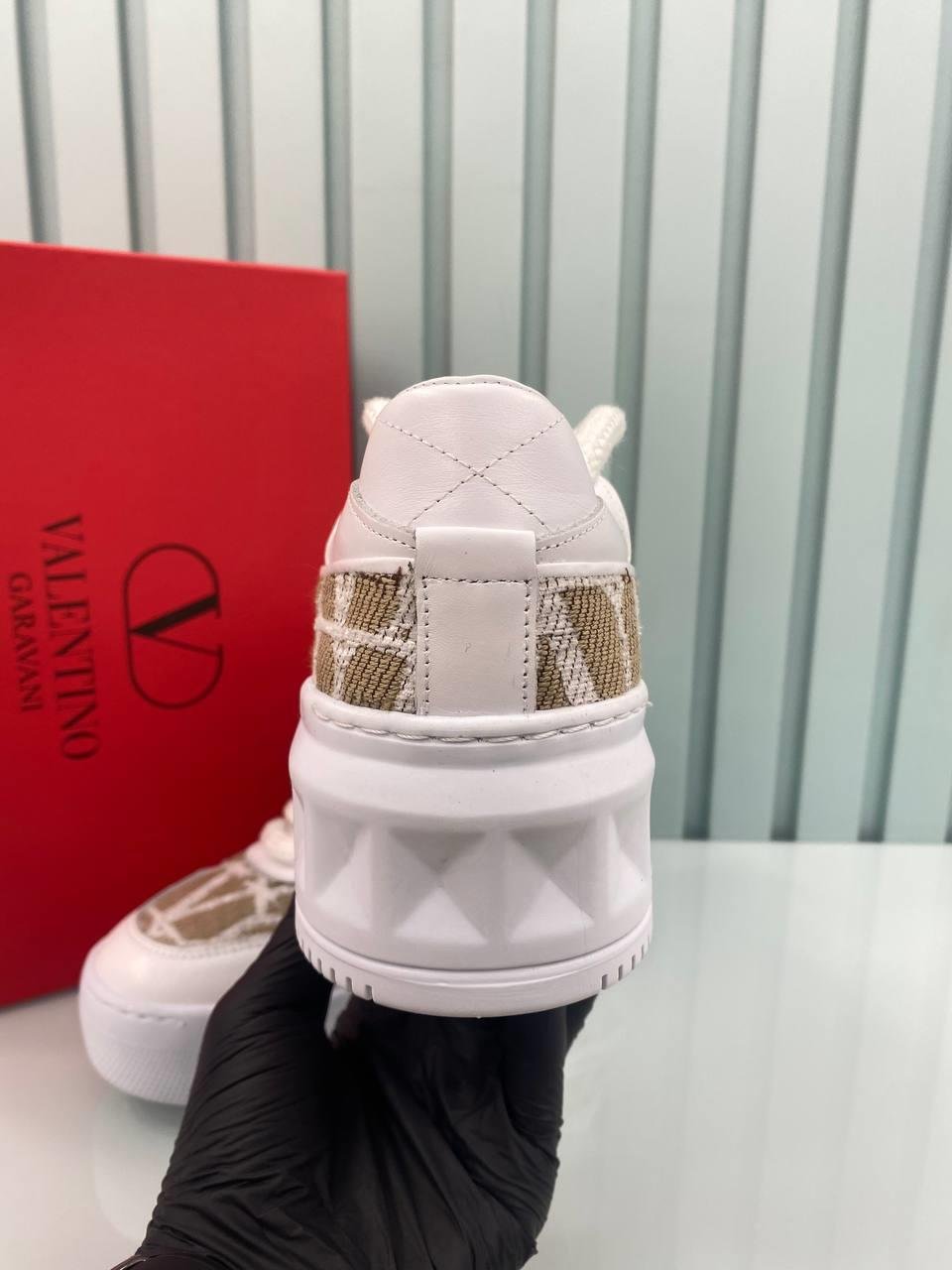 İTHAL VLNTİNO BEJ SNEAKERS