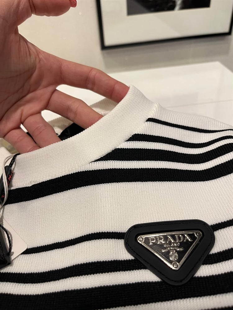 Prada beyaz çizgili triko