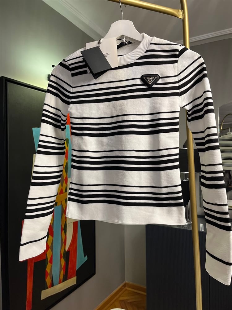 Prada beyaz çizgili triko