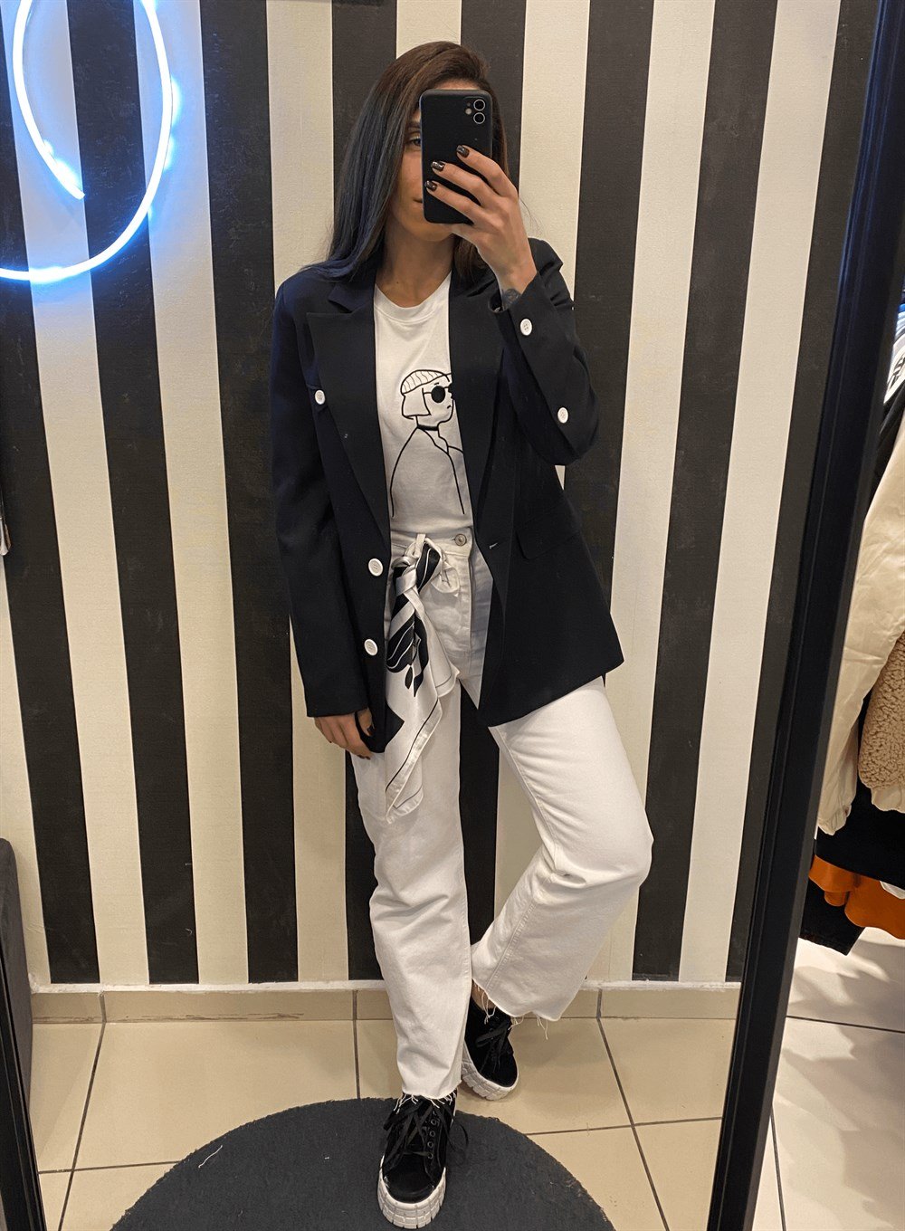 Siyah Fularlı Astarlı Blazer Ceket 