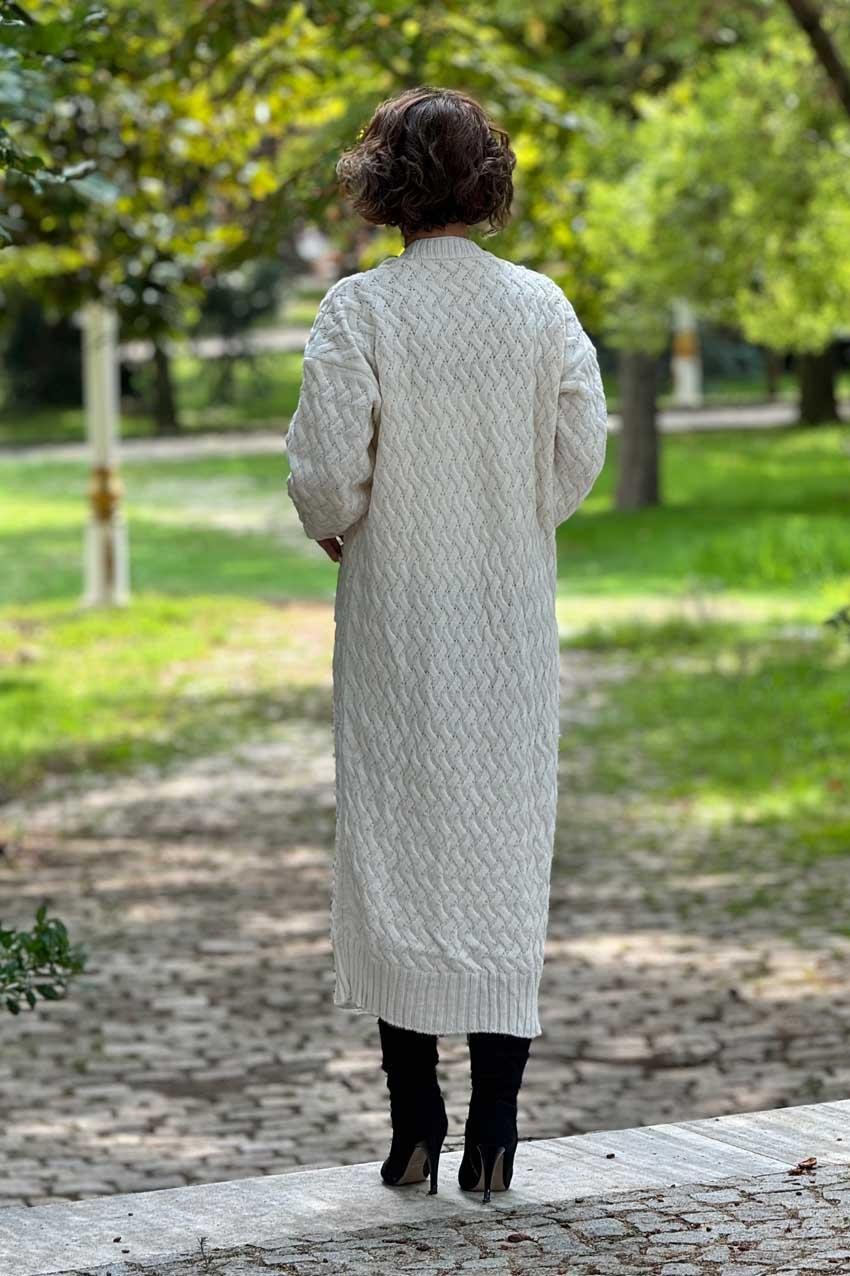 Beyaz Renk Örme Uzun Triko Hırka
