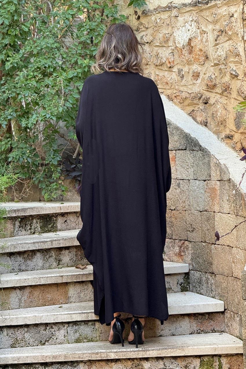 Siyah Rakkas Yakası ve Kolları Renkli Pul Payetli Büyük Beden Elbise