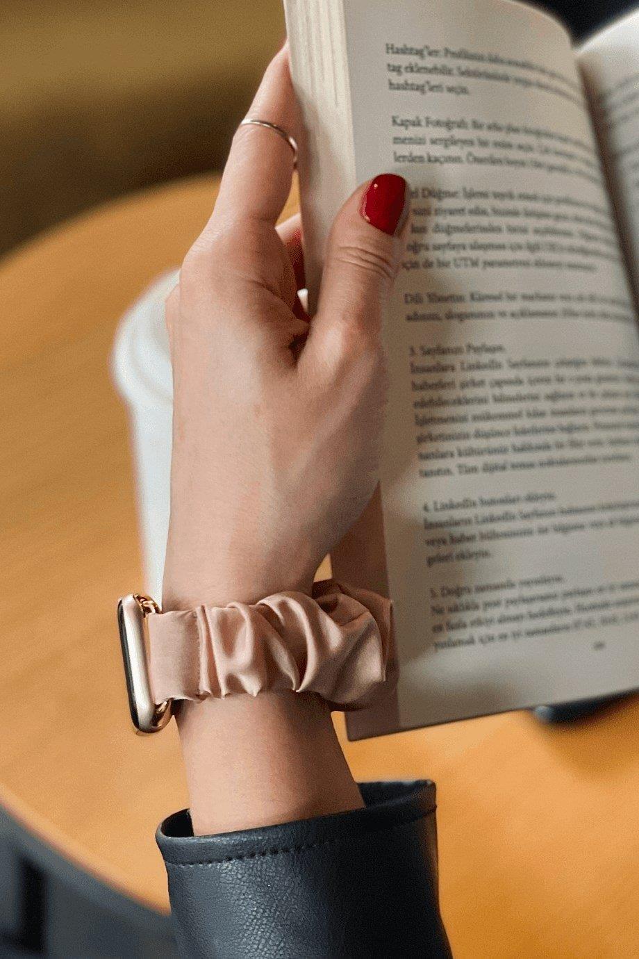 Scrunchie Apple Watch Band Latte Silk