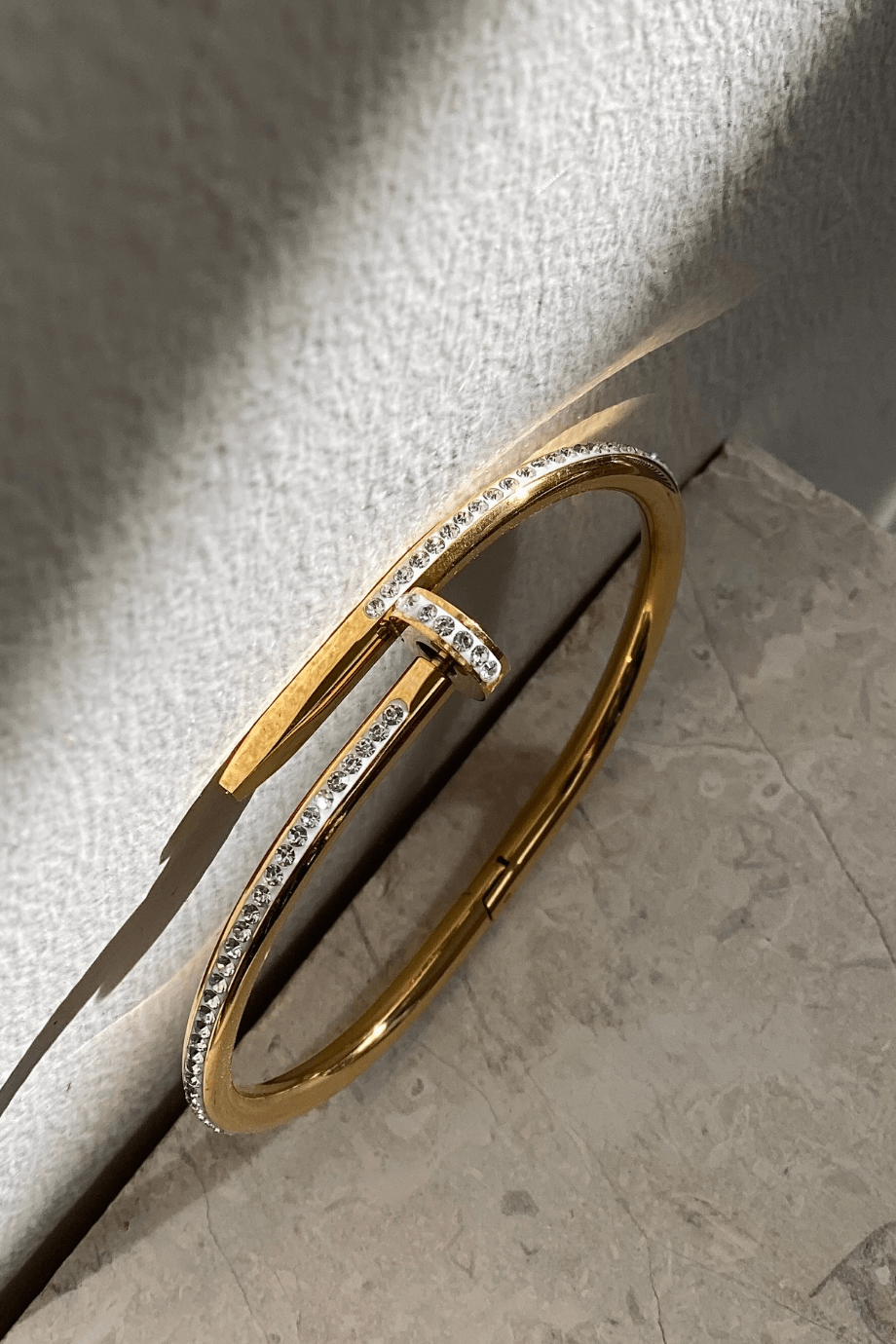 Çivi Model Taşlı Bilezik Gold