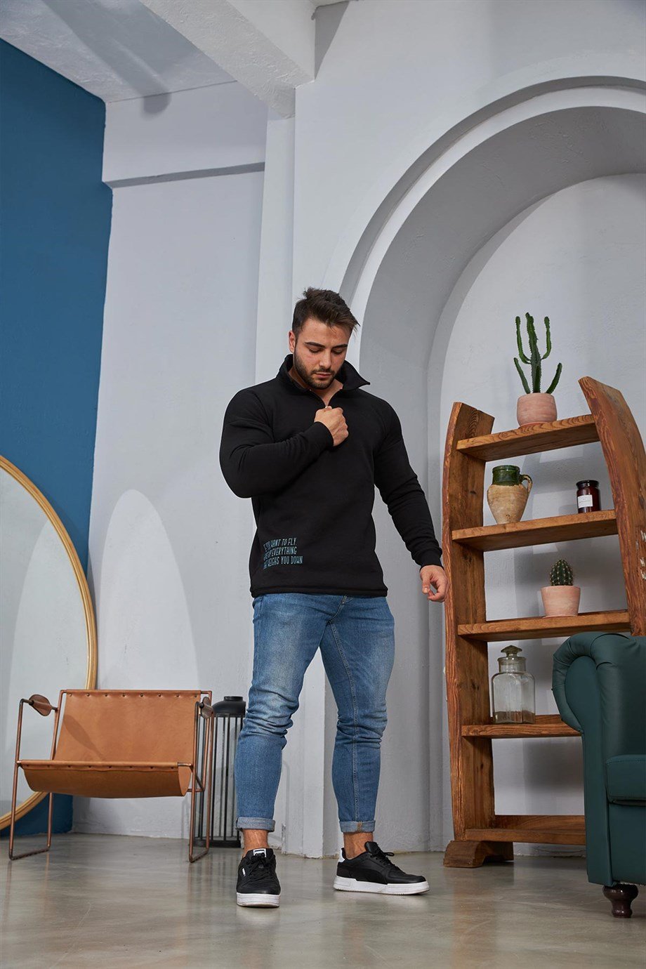 Dik Yaka Fermuarlı Oversize Siyah Sweatshirt