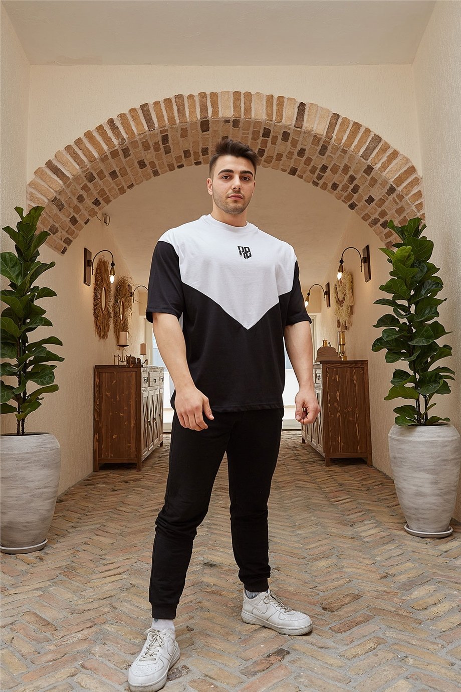 Geometrik Detaylı Siyah Oversize T-Shirt