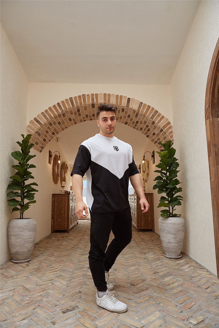 Geometrik Detaylı Siyah Oversize T-Shirt