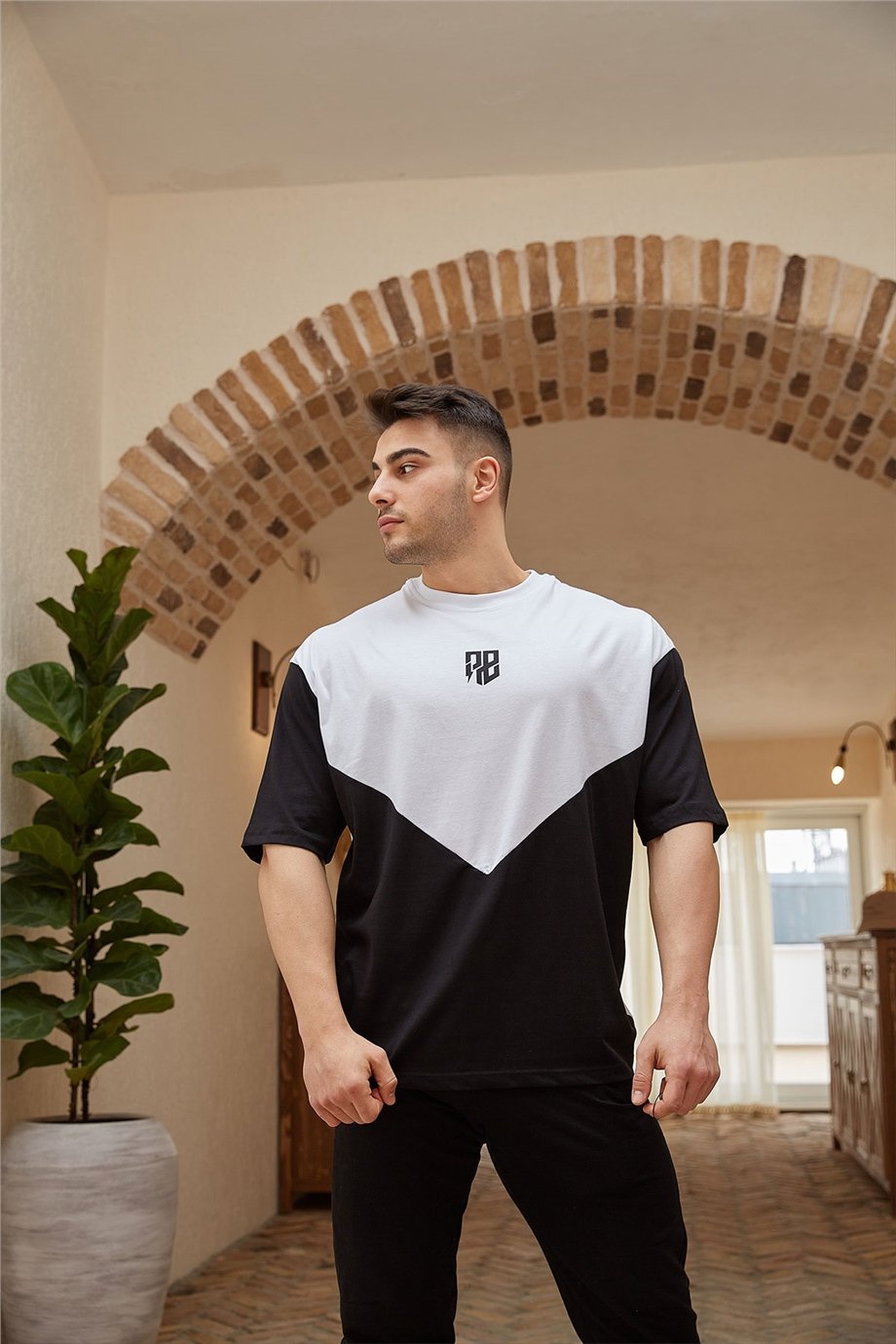 Geometrik Detaylı Siyah Oversize T-Shirt