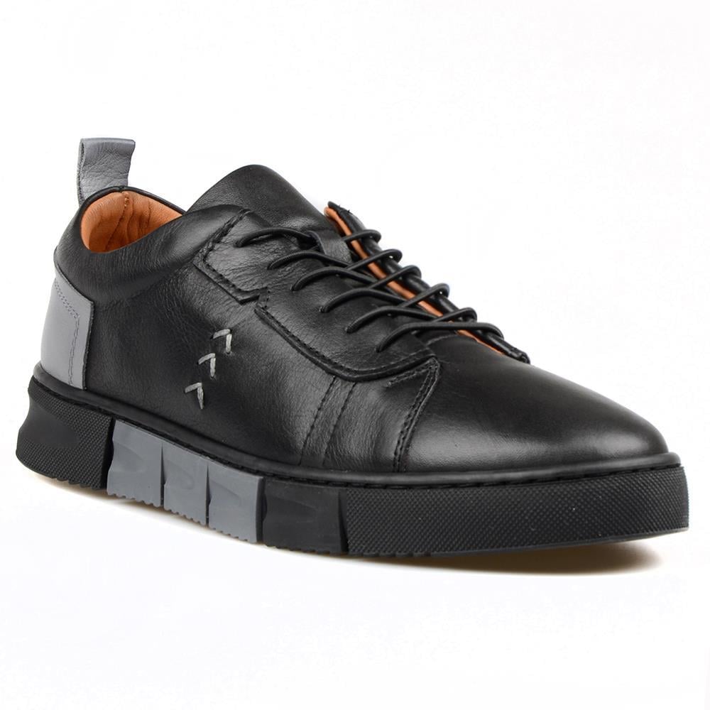 FootCourt Black Men Sneakers