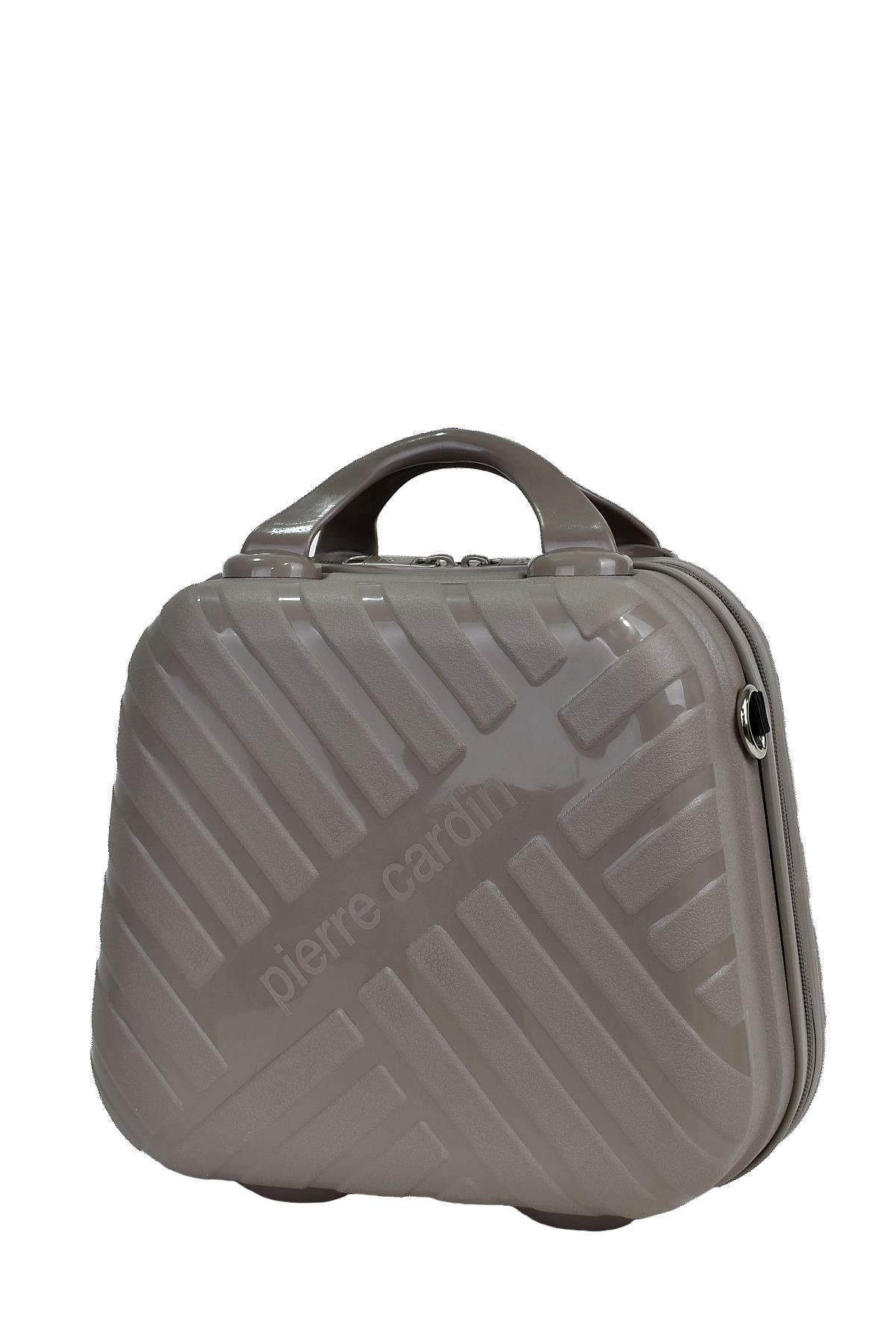 {Pierre Cardin}