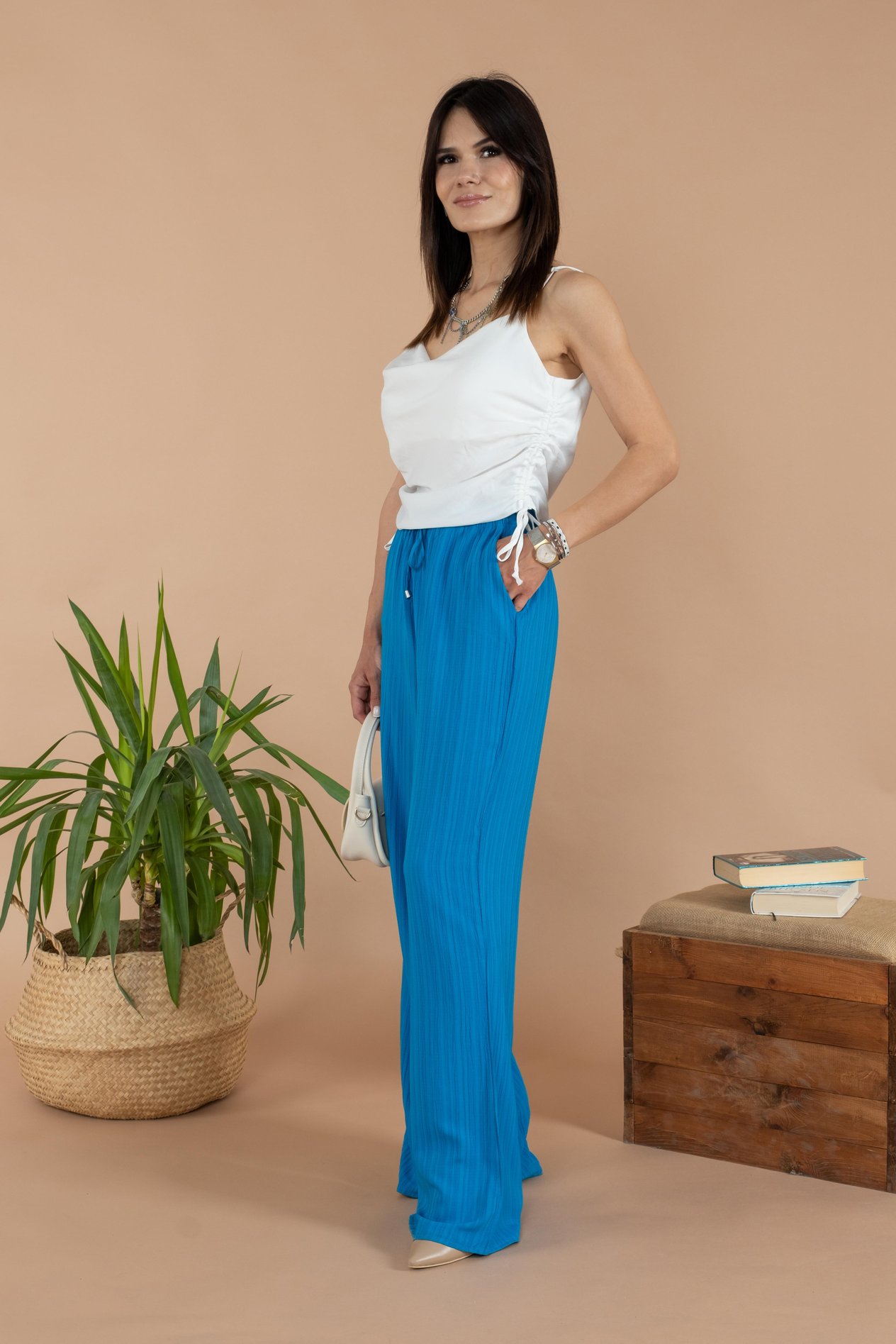 Mgebutik Ekru Kadın Yanları Büzgülü Askılı BluzMgebutik Ekru Kadın Yanları Büzgülü Askılı Bluz