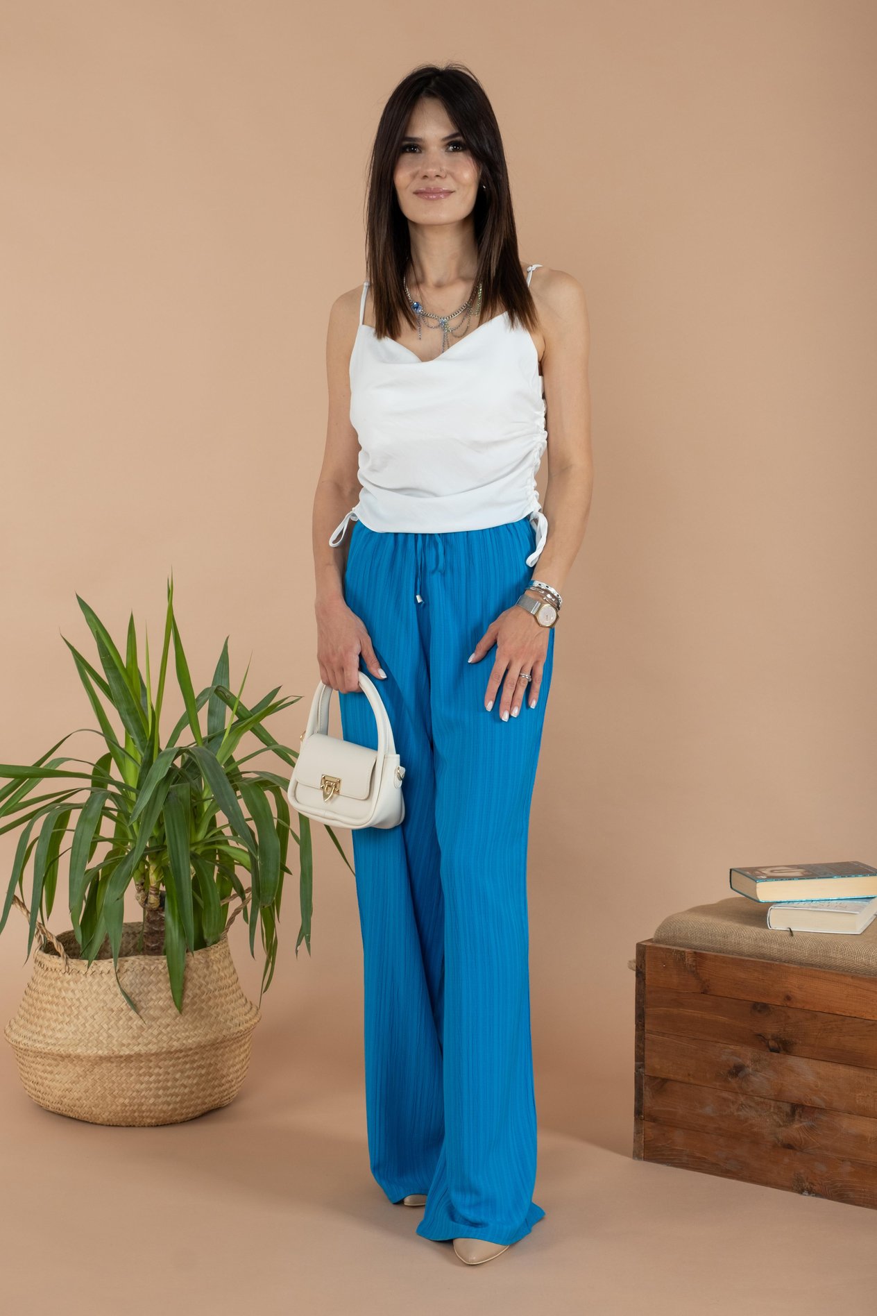 Mgebutik Ekru Kadın Yanları Büzgülü Askılı BluzMgebutik Ekru Kadın Yanları Büzgülü Askılı Bluz