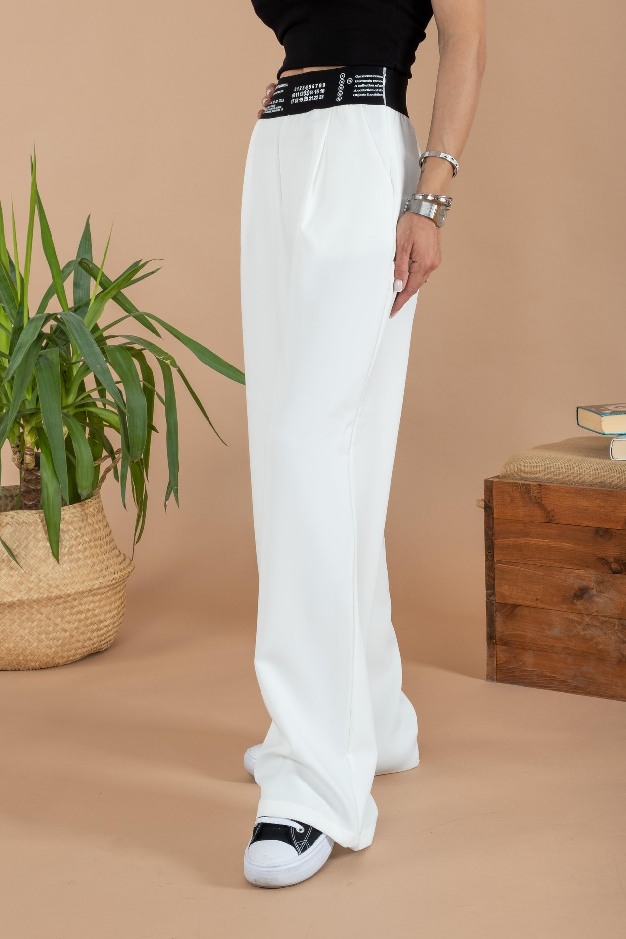 Mgebutik Beyaz Kadın Beli Yazı Detaylı PantolonMgebutik Beyaz Kadın Beli Yazı Detaylı Pantolon