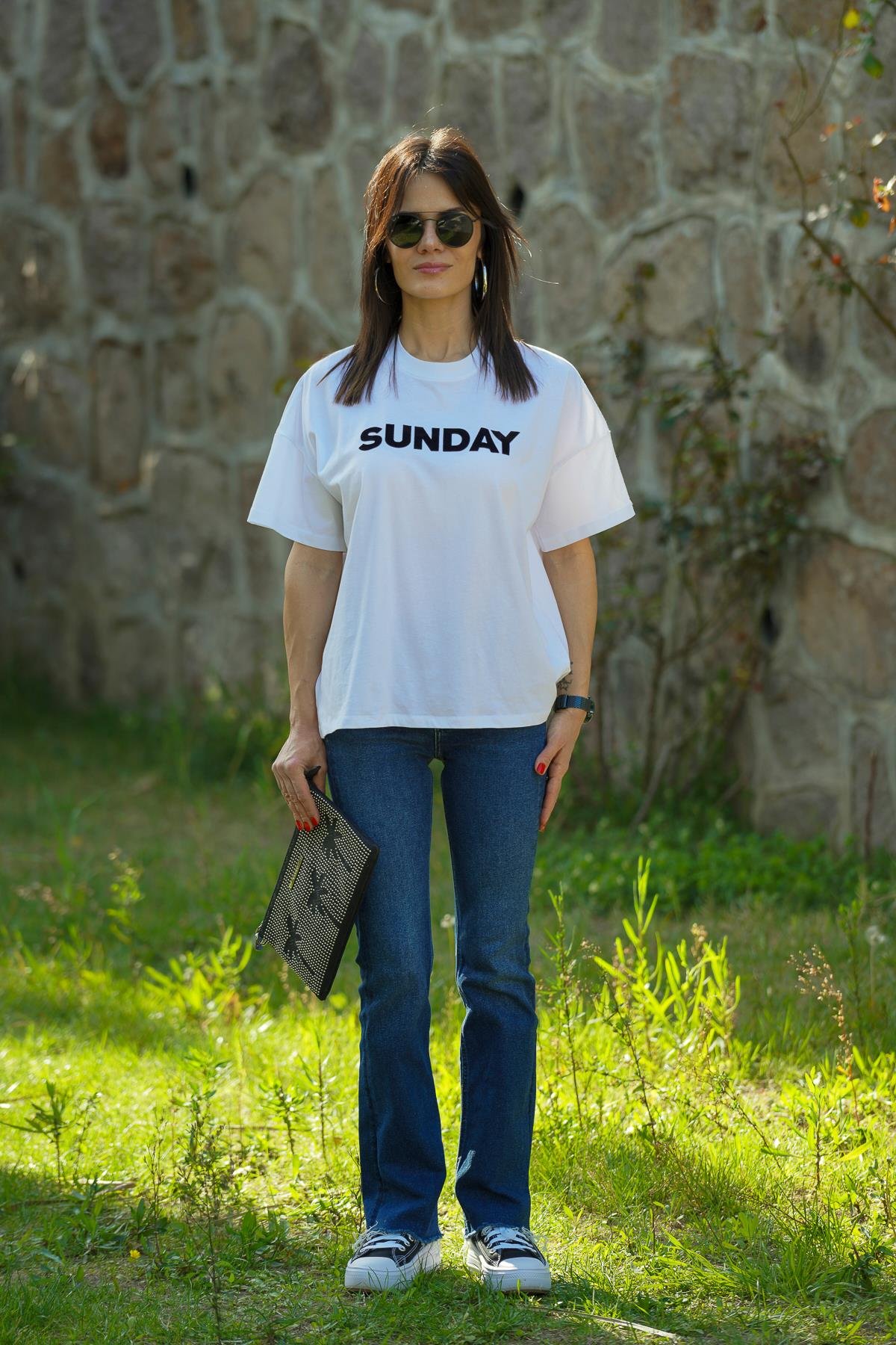 Mgebutik Beyaz Kadın Sunday Yazılı Bisiklet Yaka Oversize TshirtMgebutik Beyaz Kadın Sunday Yazılı Bisiklet Yaka Oversize Tshirt