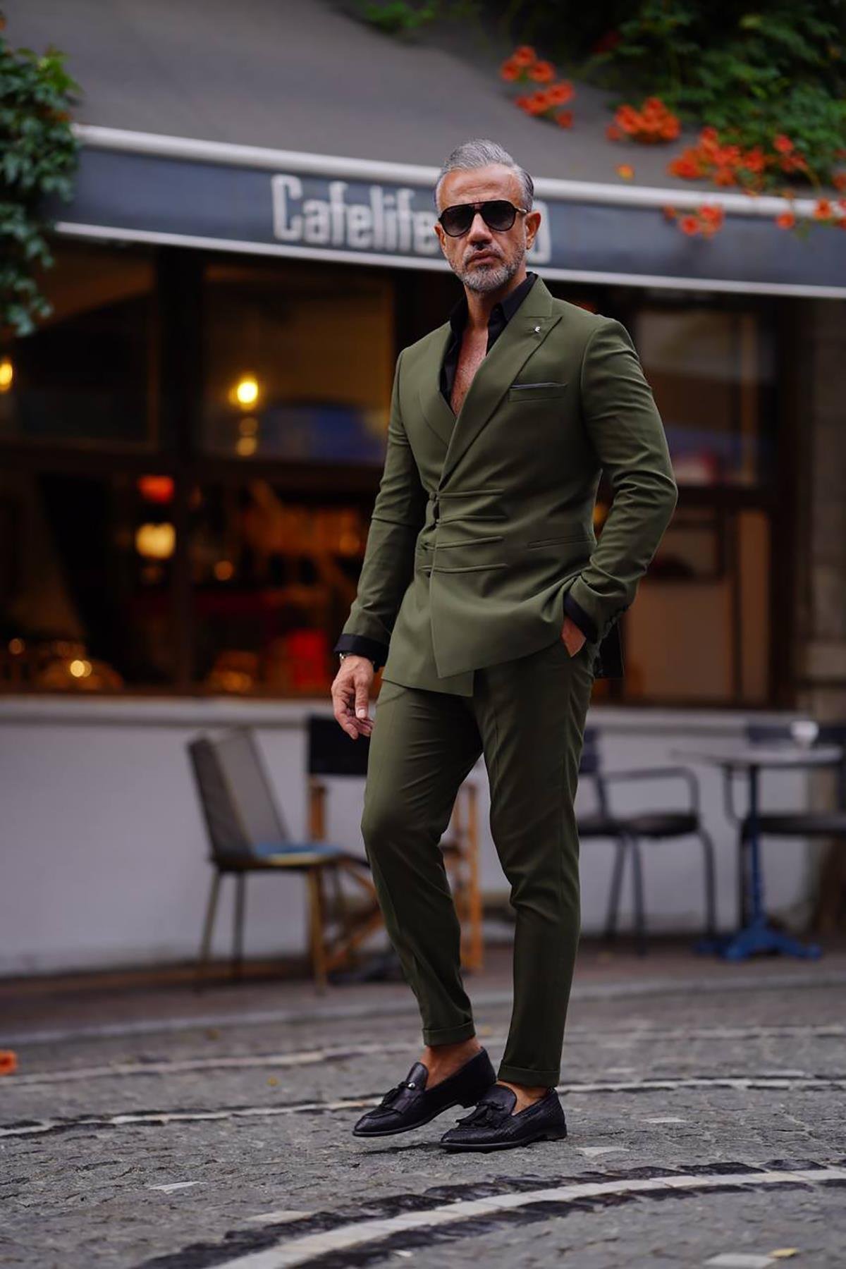 PREMIUM SUIT WITH QUADRUPLE BUTTON RACK