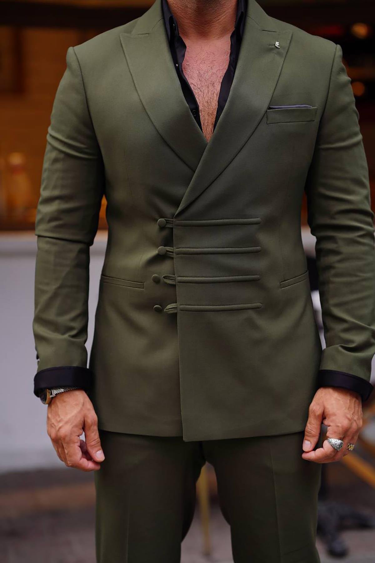 PREMIUM SUIT WITH QUADRUPLE BUTTON RACK