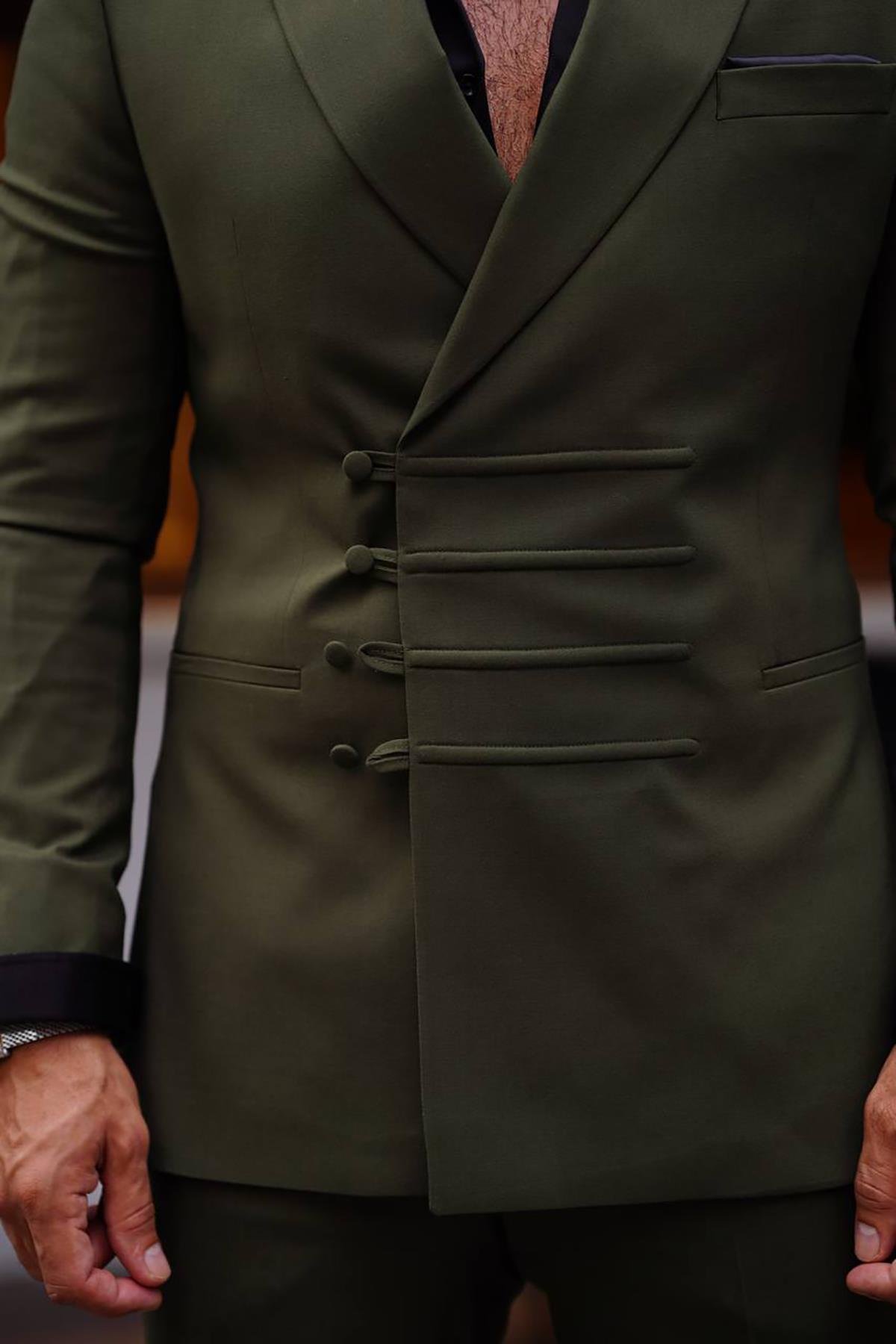 PREMIUM SUIT WITH QUADRUPLE BUTTON RACK