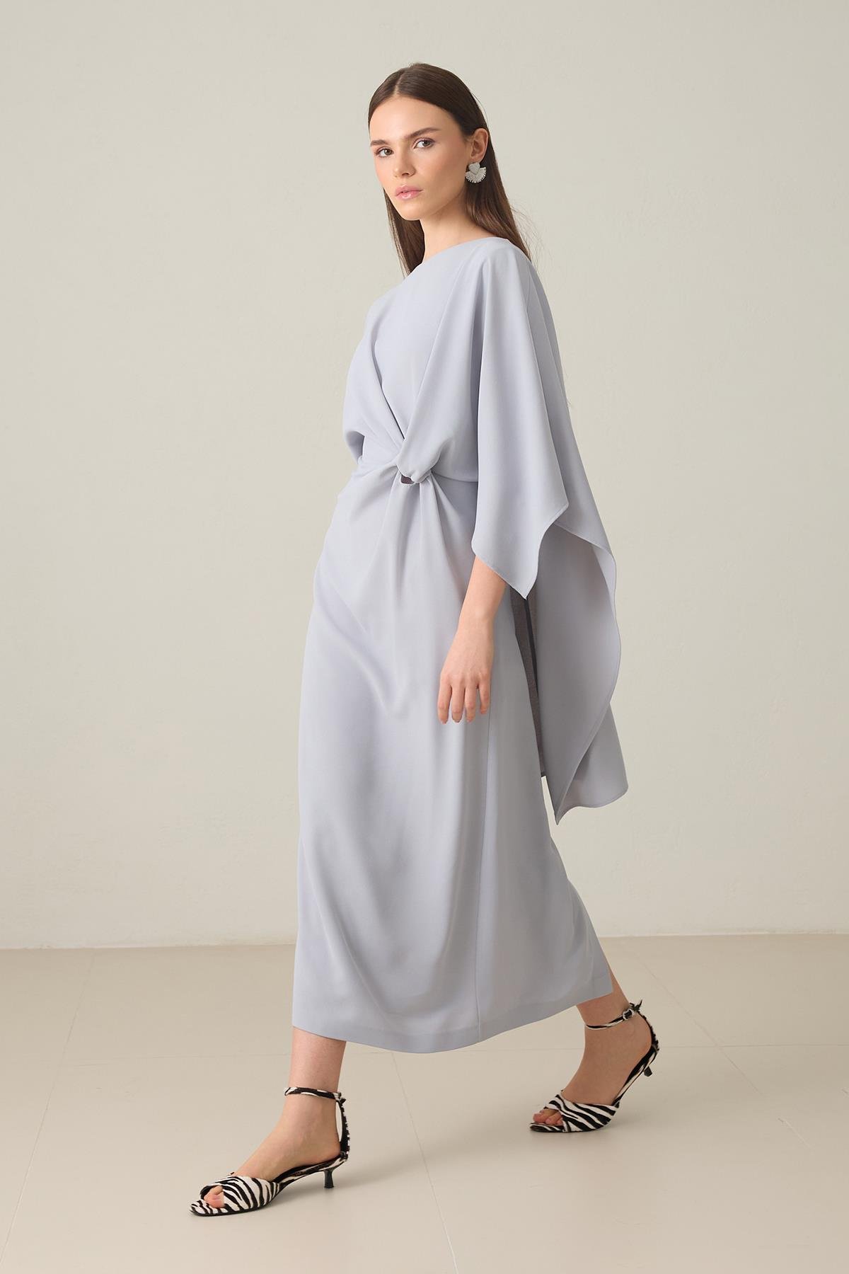 Açık Gri Kayık Yaka Belden Büzgü Detaylı Uzun Kollu Midi Boy Elbise Kadın Dresses & Evening Dresses modelleri