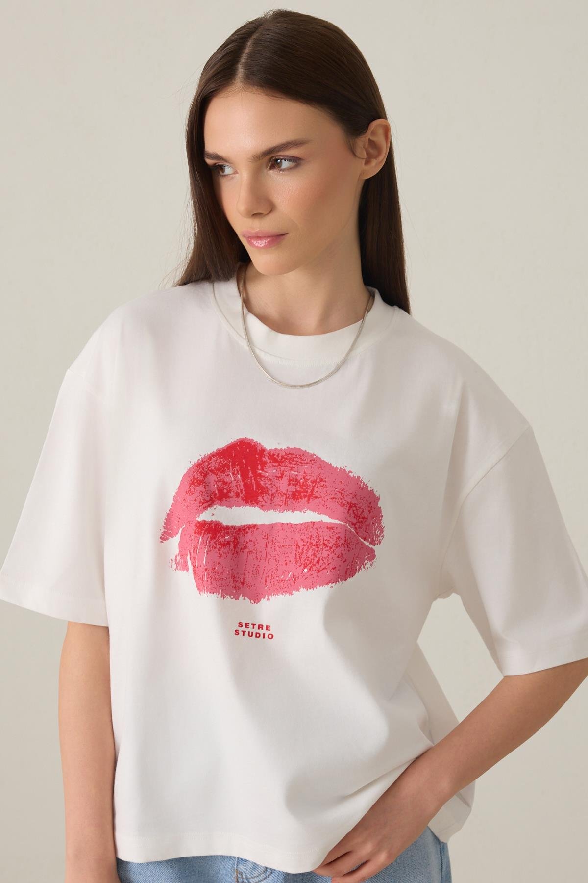 Ekru %100 Pamuklu Baskı Detaylı Kısa Kollu Rahat Kesim T-Shirt Kadın T-Shirt modelleri
