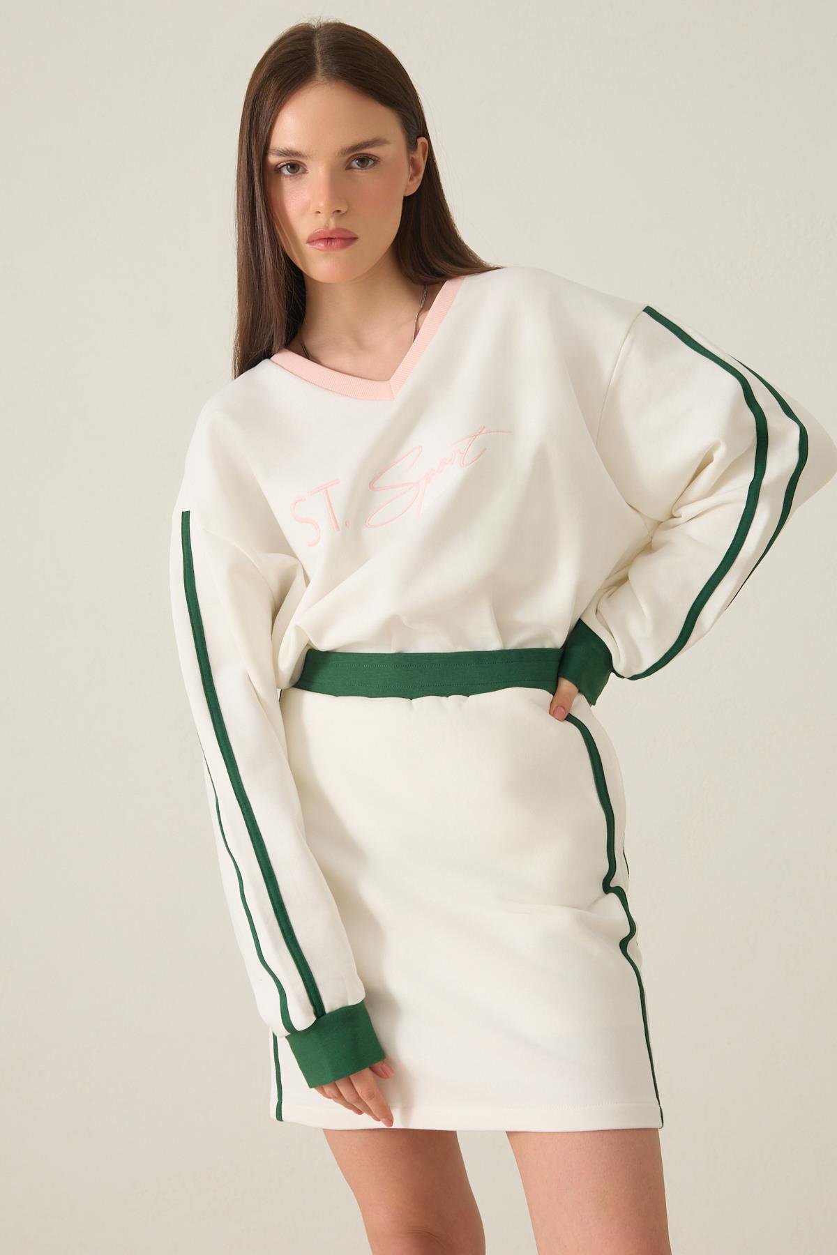 Ekru %100 Pamuklu V Yaka Şerit Ve Baskı Detaylı Sweatshirt Kadın Sweatshirt modelleri