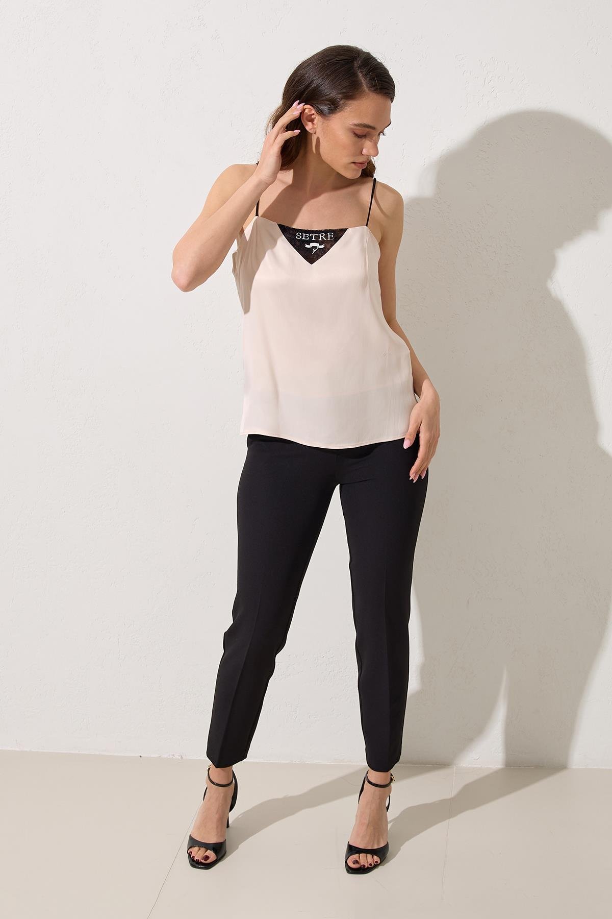 Ekru İnce Askılı Yakada Dantel Detaylı Bluz Kadın Blouse modelleri