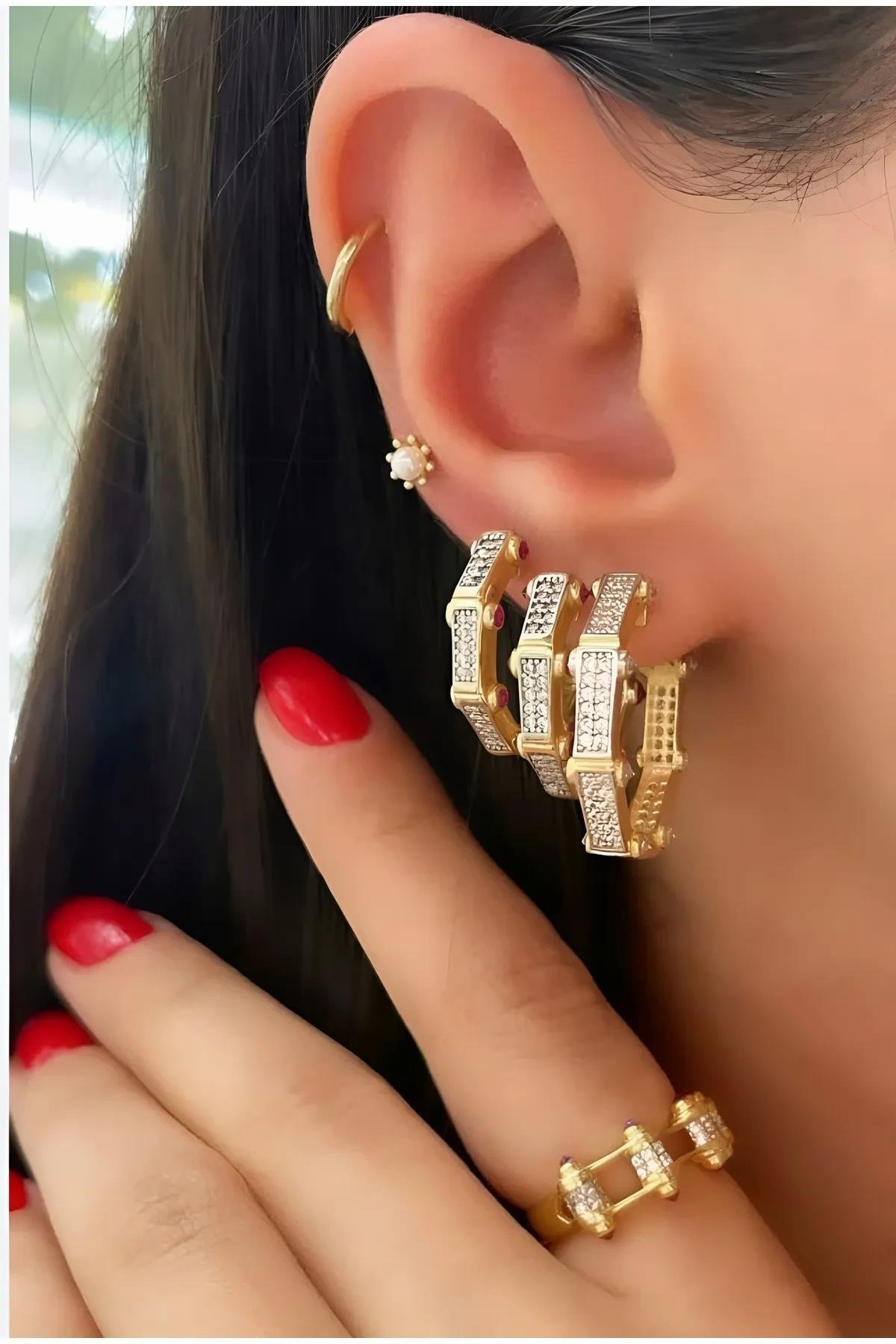 Ekru Marka Model Ruby Taş Detaylı Serenay Küpe Kadın Kategorisiz modelleri