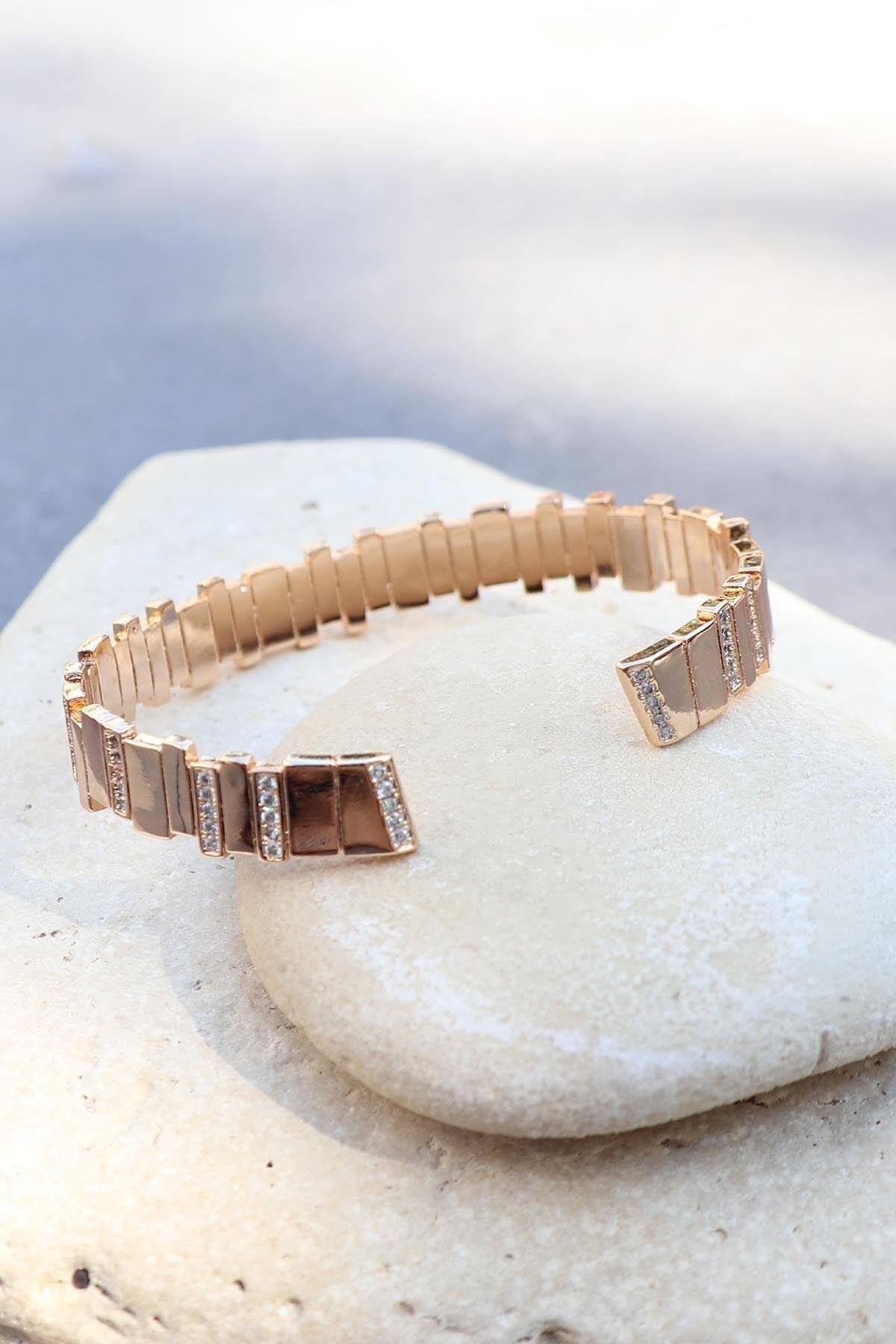Ekru Model Asimetrik Plaka Zirkon Taş Detaylı Rose Gold Çelik Kelepçe Bileklik Kadın Kategorisiz modelleri