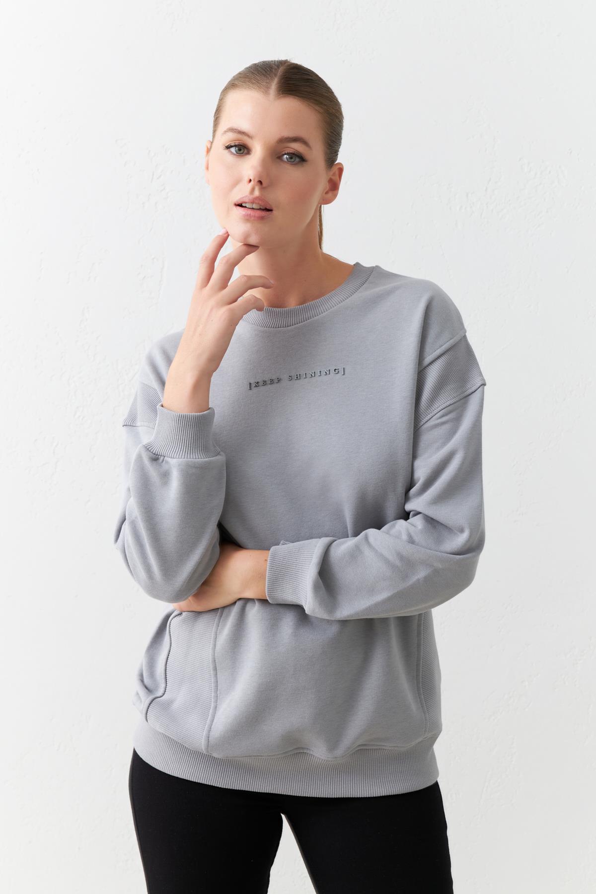 Gri Baskı Ve Bisiklet Yaka Uzun Kollu Omuz Detaylı Sweatshirt Kadın Kategorisiz modelleri