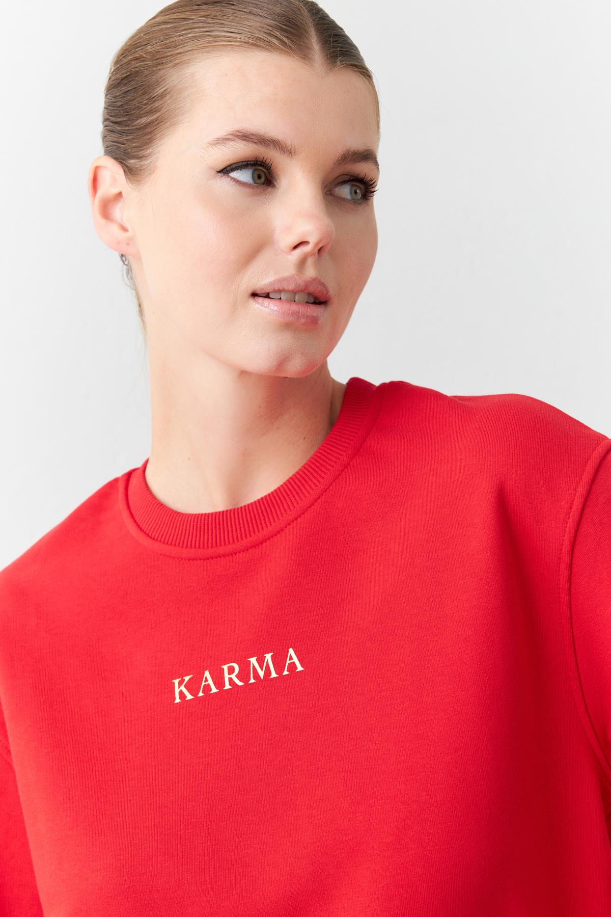 Kırmızı Baskı Detaylı Bisiklet Yaka Uzun Kollu Sweatshirt Kadın Kategorisiz modelleri