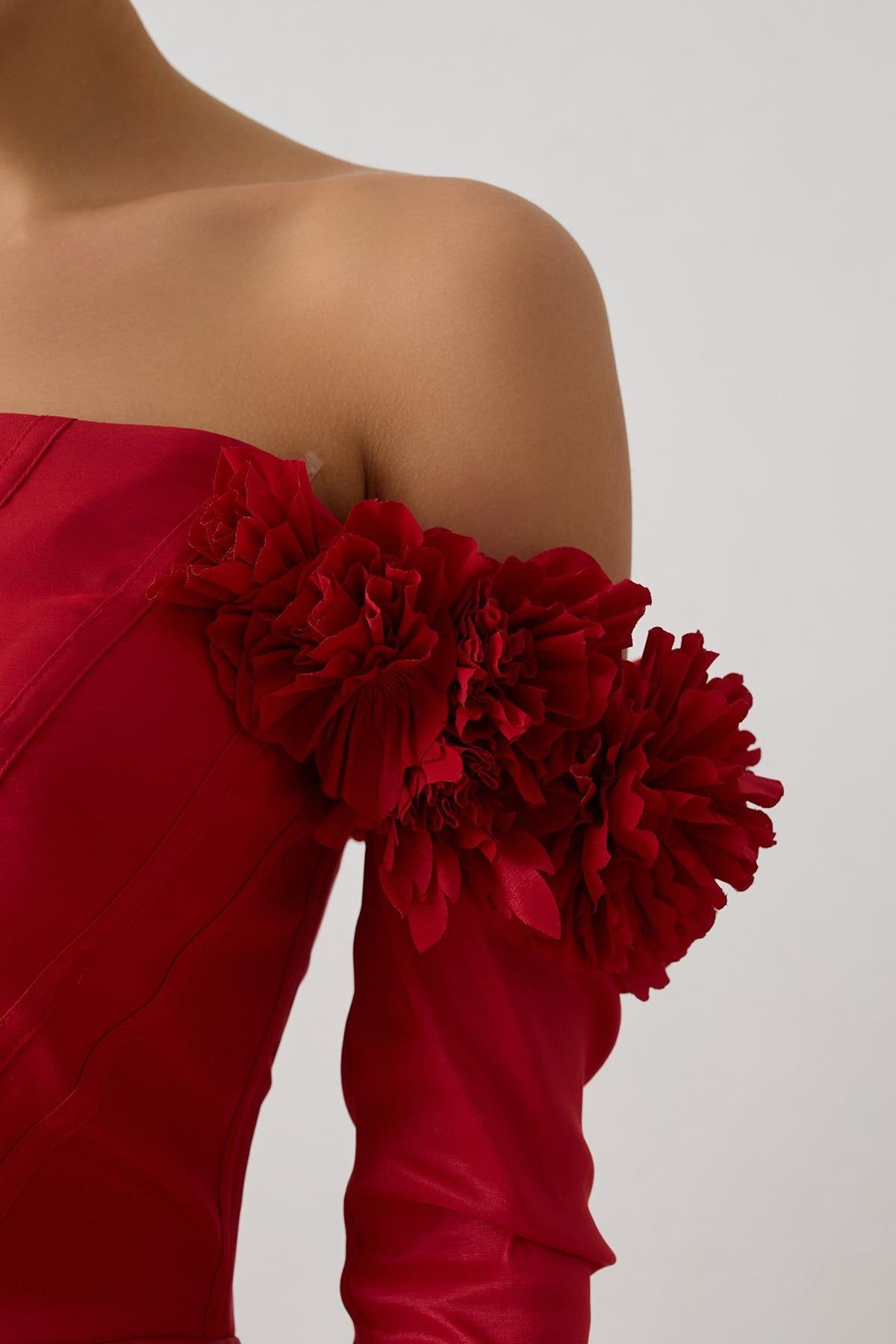 Kırmızı Starplez Omuzlarda Gül Ve Kol Detaylı Belden Oturtmalı Uzun Abiye Elbise Kadın Evening Dress modelleri