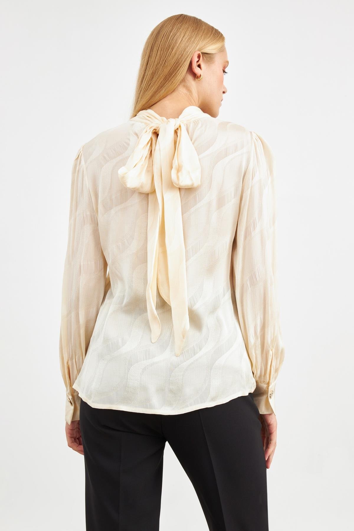 Krem Rahat Kesim Dokulu Gömlek Bluz Kadın Blouse modelleri